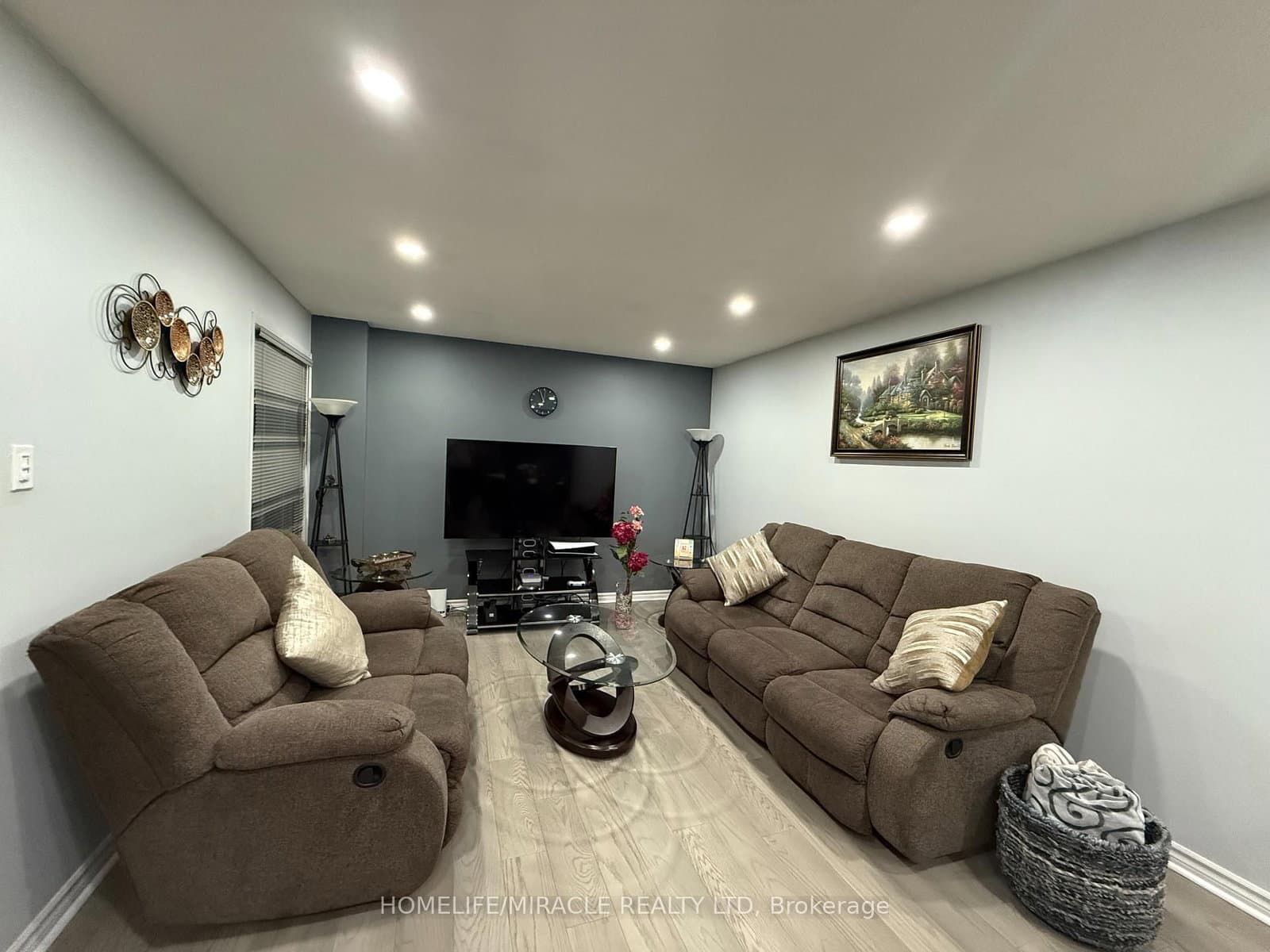 163 Mabley Crescent thumbnail 3