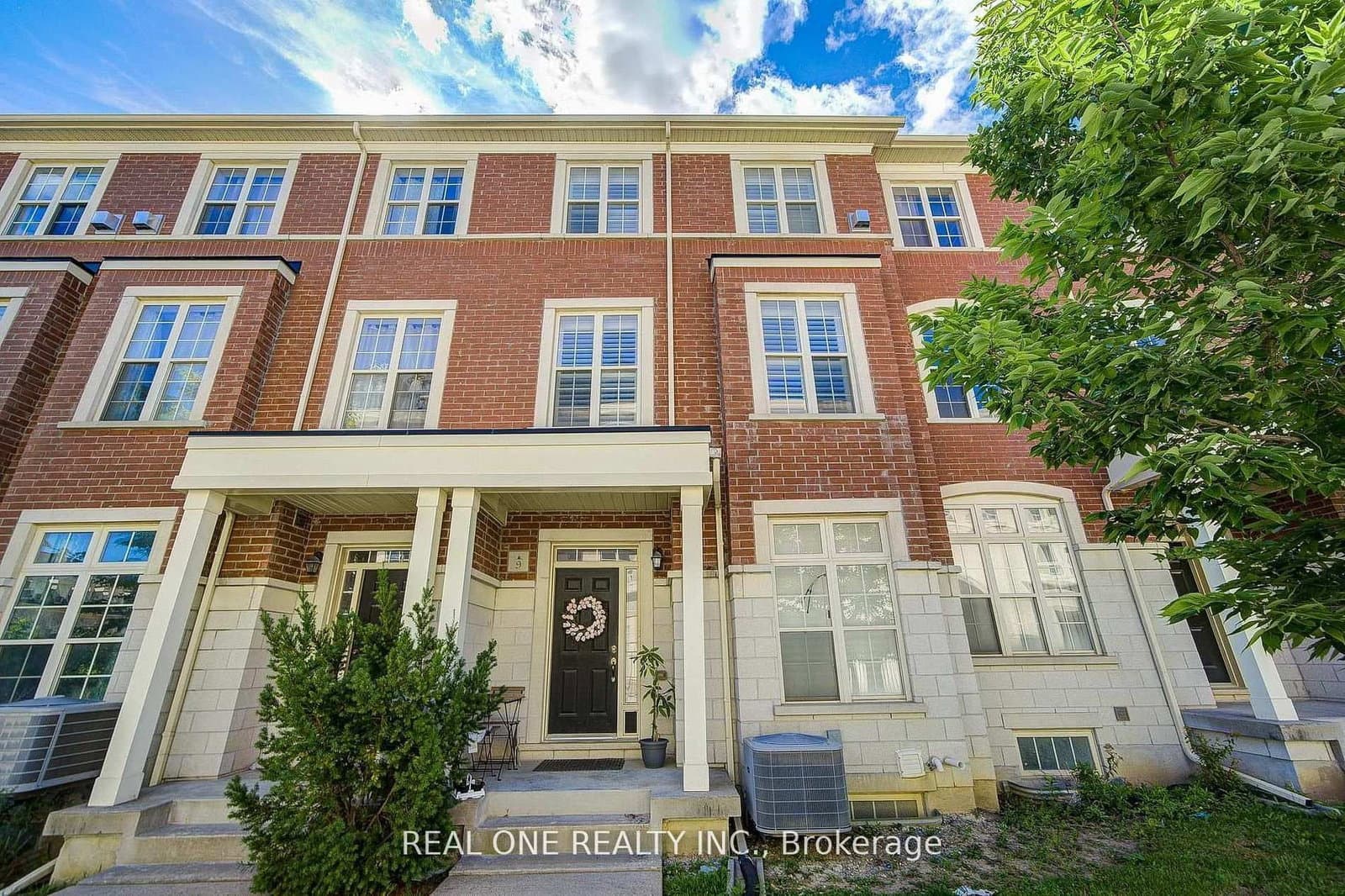 9 Ruskov Lane, Unit Upper - Image 1