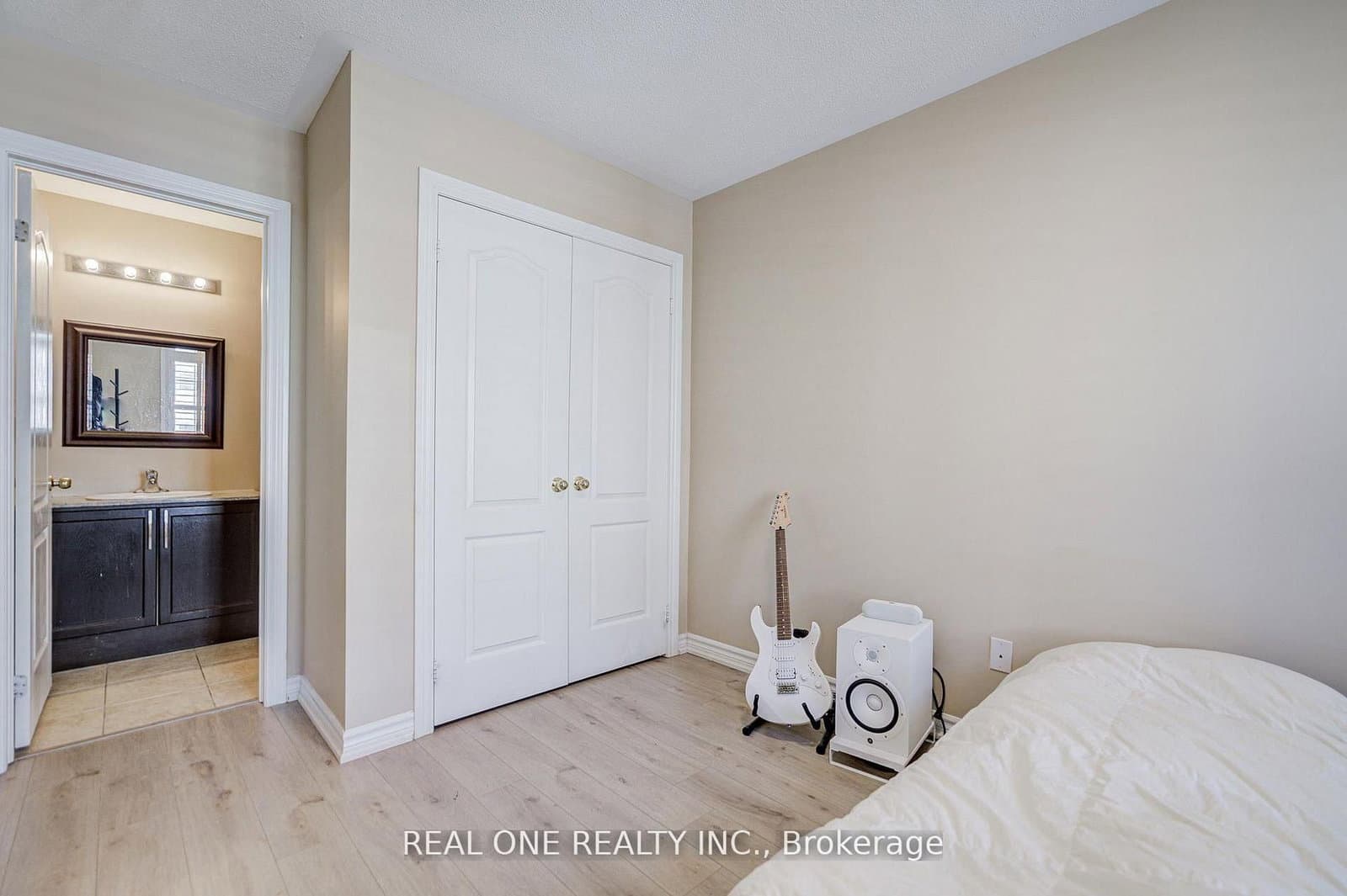 9 Ruskov Lane, Unit Upper thumbnail 18