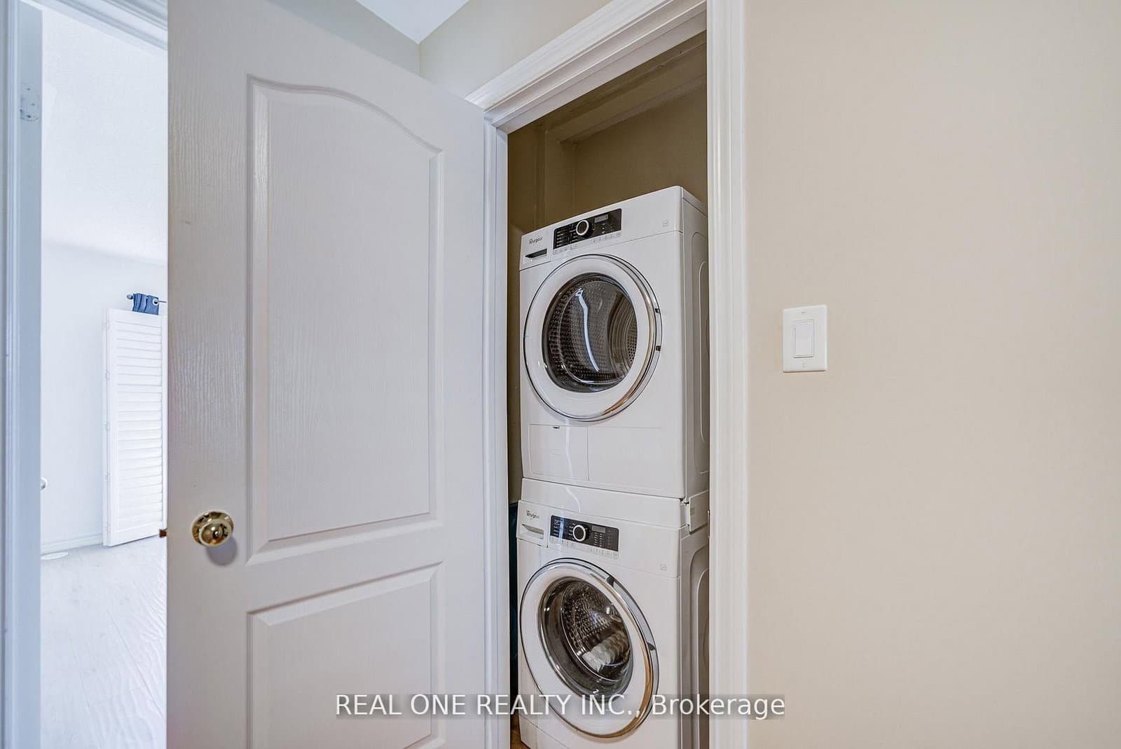 9 Ruskov Lane, Unit Upper thumbnail 26