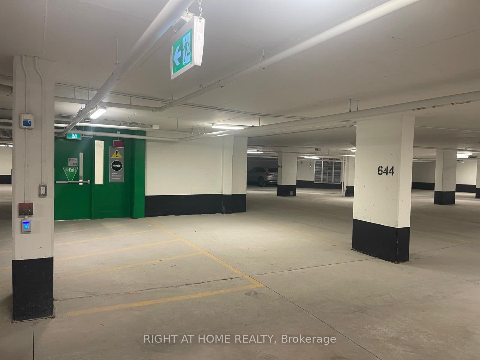 8 Beverley Glen Boulevard, Unit D-331 thumbnail 4
