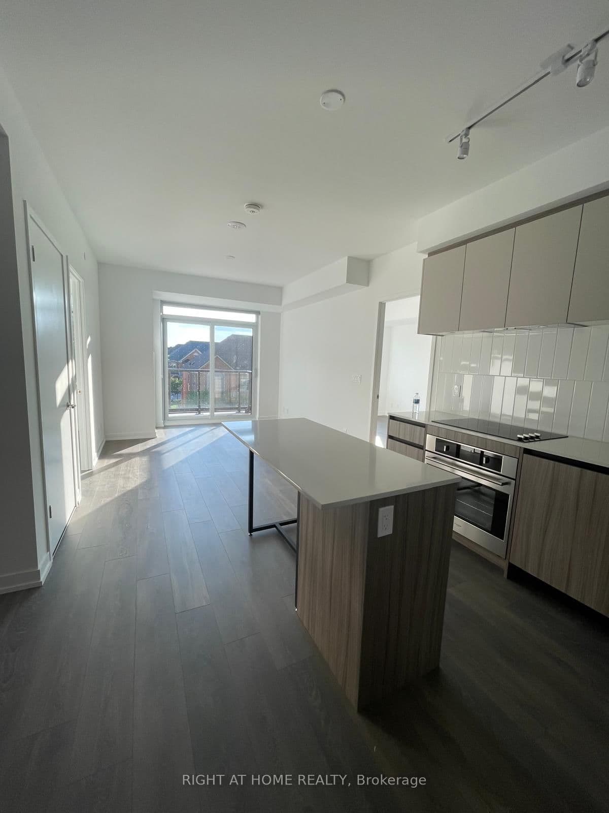 8 Beverley Glen Boulevard, Unit D-331 thumbnail 6
