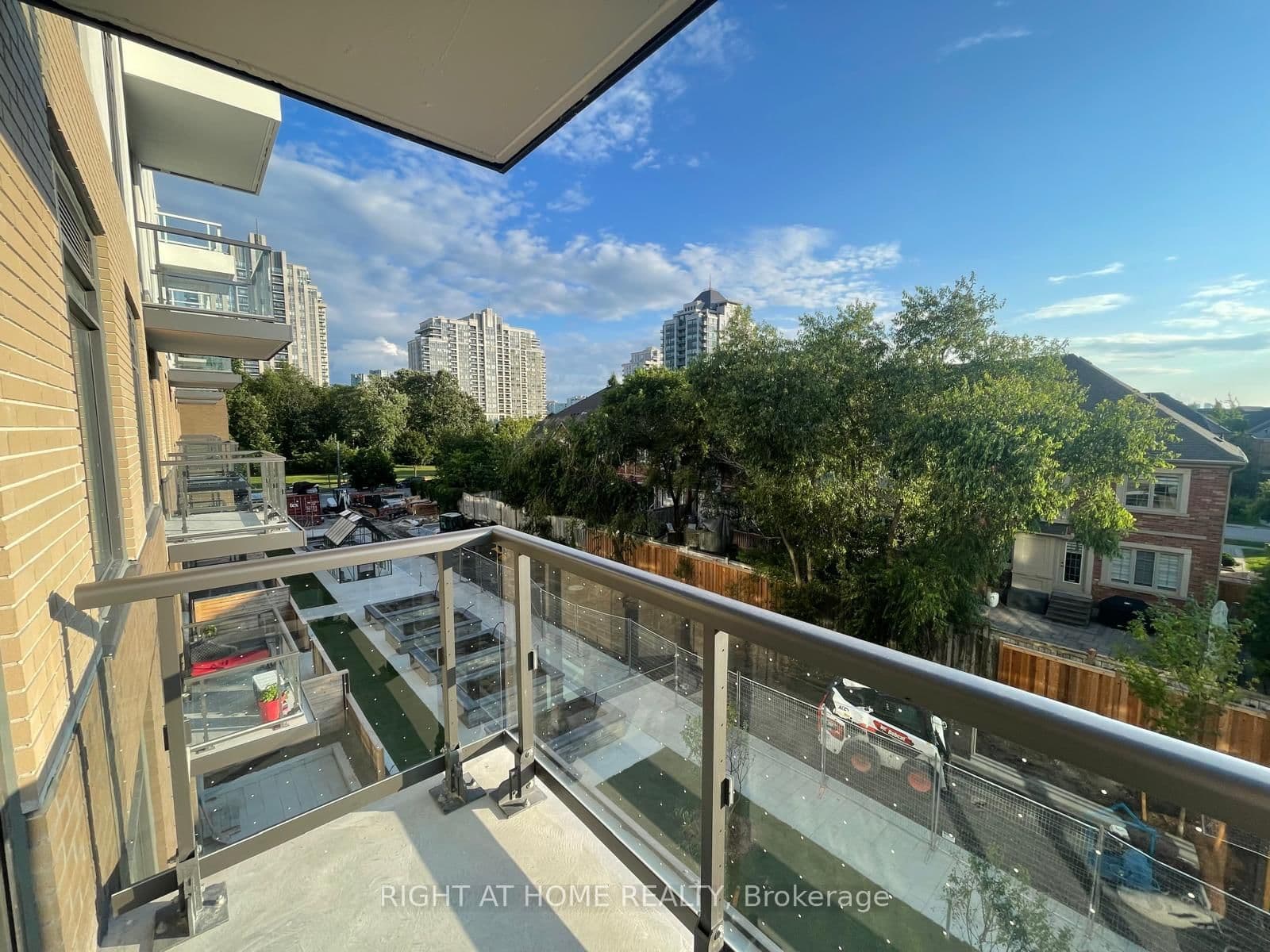 8 Beverley Glen Boulevard, Unit D-331 thumbnail 8