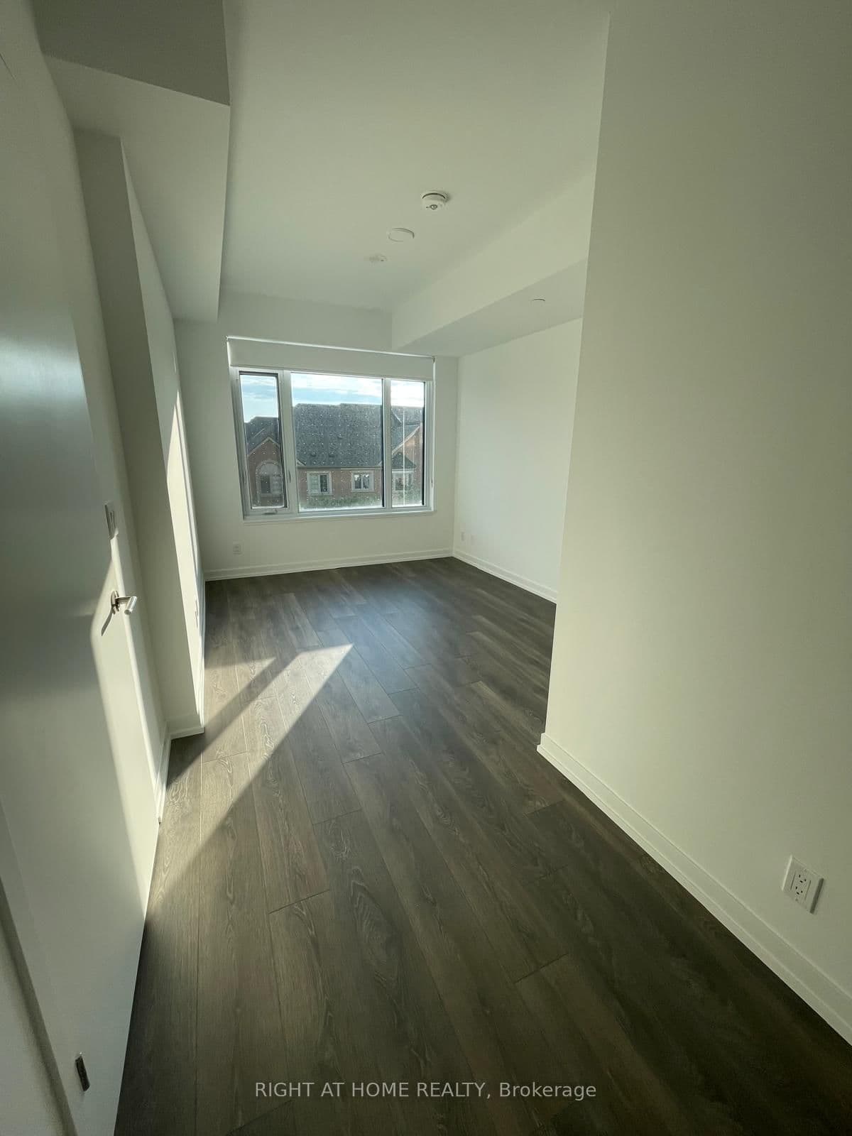 8 Beverley Glen Boulevard, Unit D-331 thumbnail 9