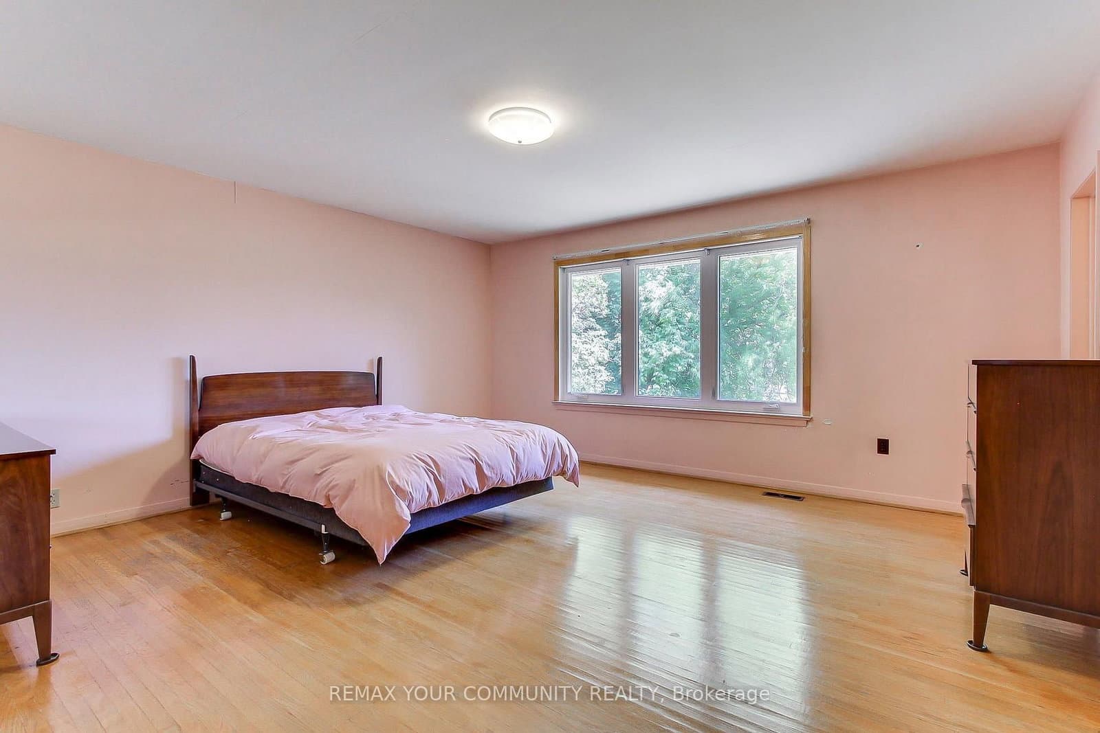 9947 Woodbine Avenue thumbnail 19