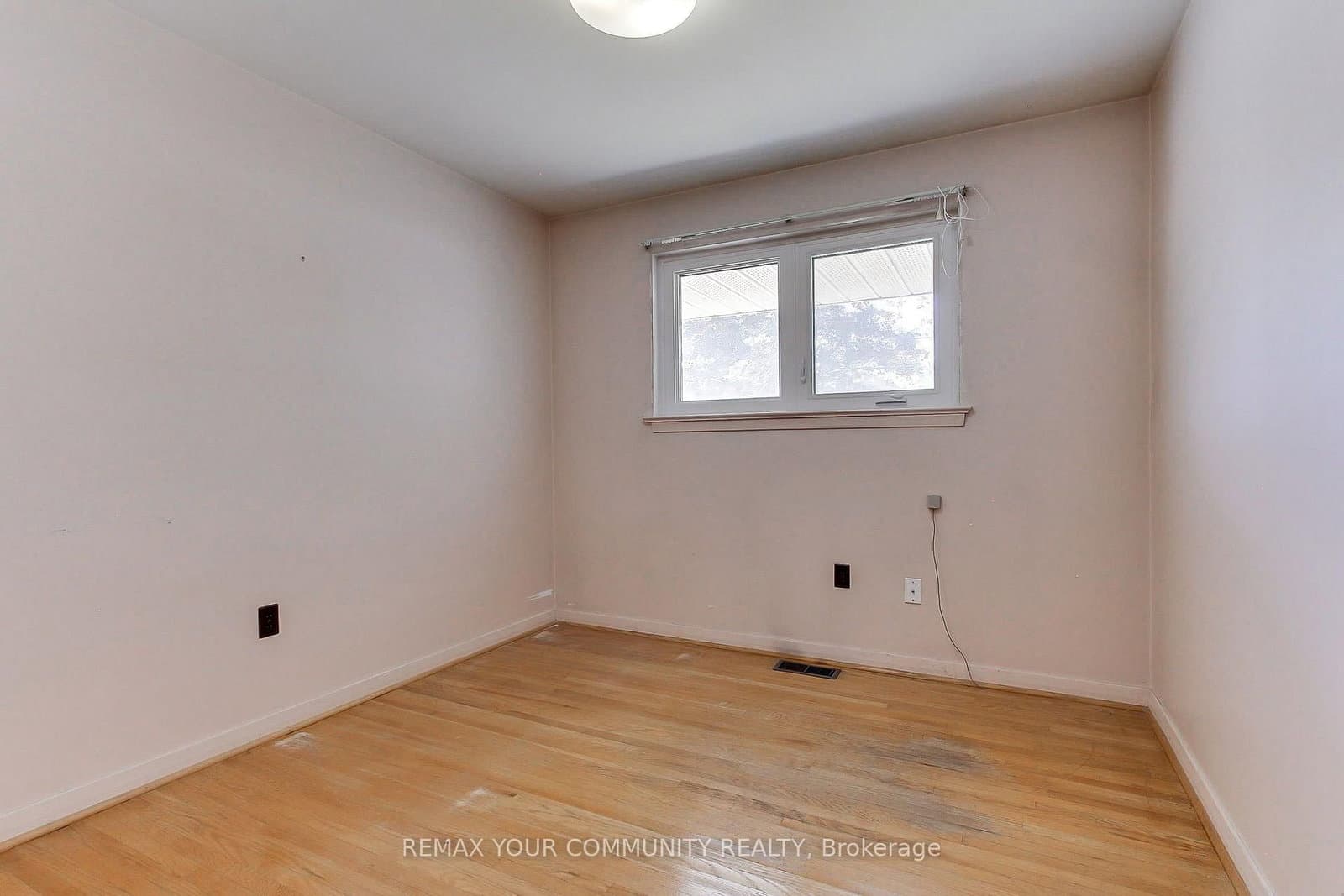 9947 Woodbine Avenue thumbnail 22
