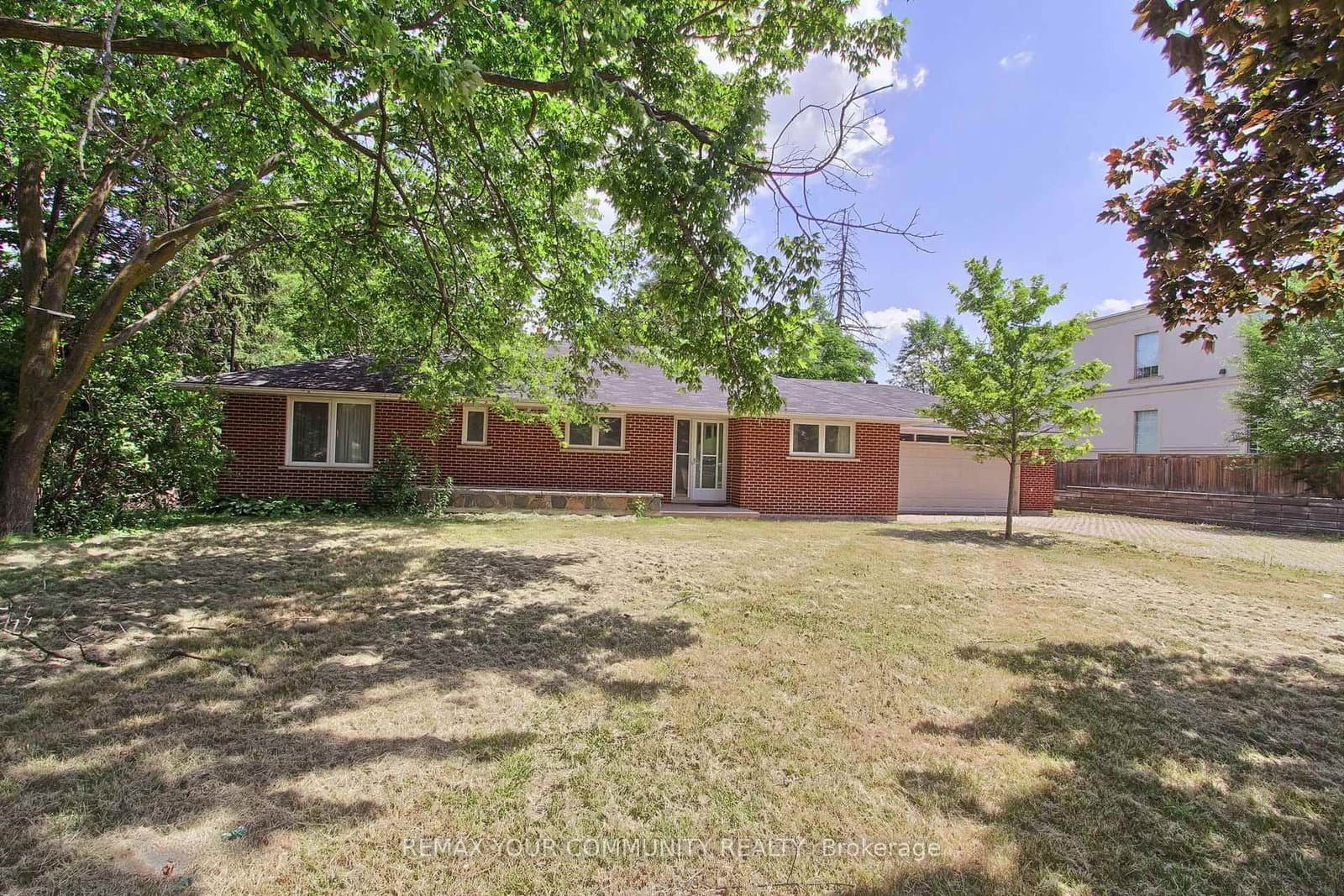 9947 Woodbine Avenue thumbnail 3