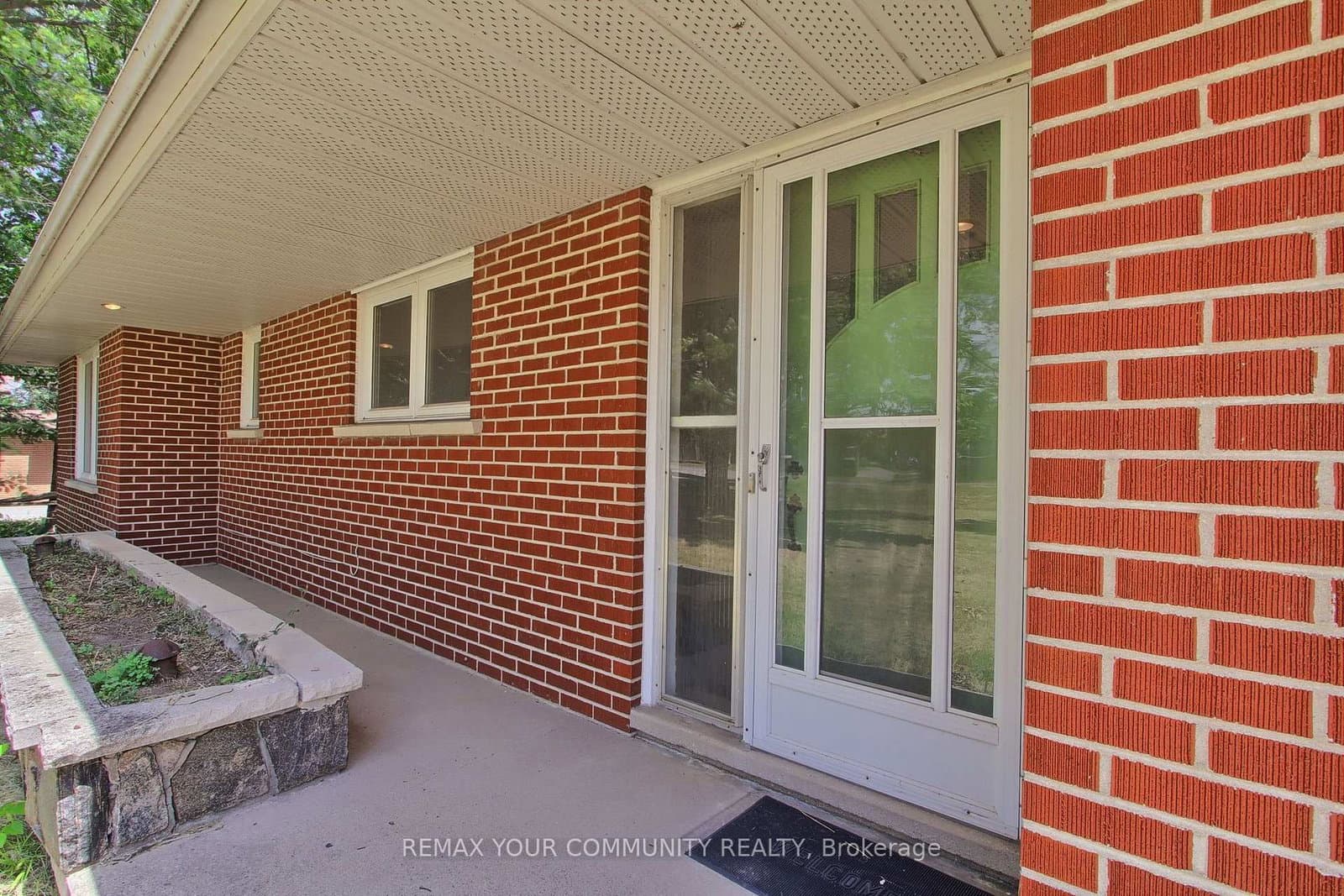9947 Woodbine Avenue thumbnail 6