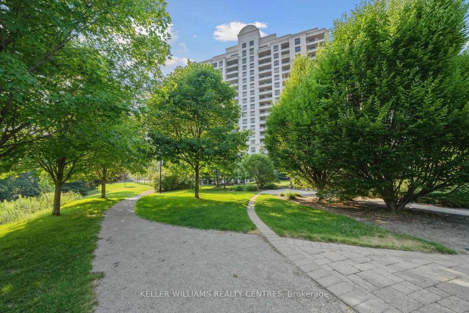 9245 Jane Street, Unit 902 thumbnail 2