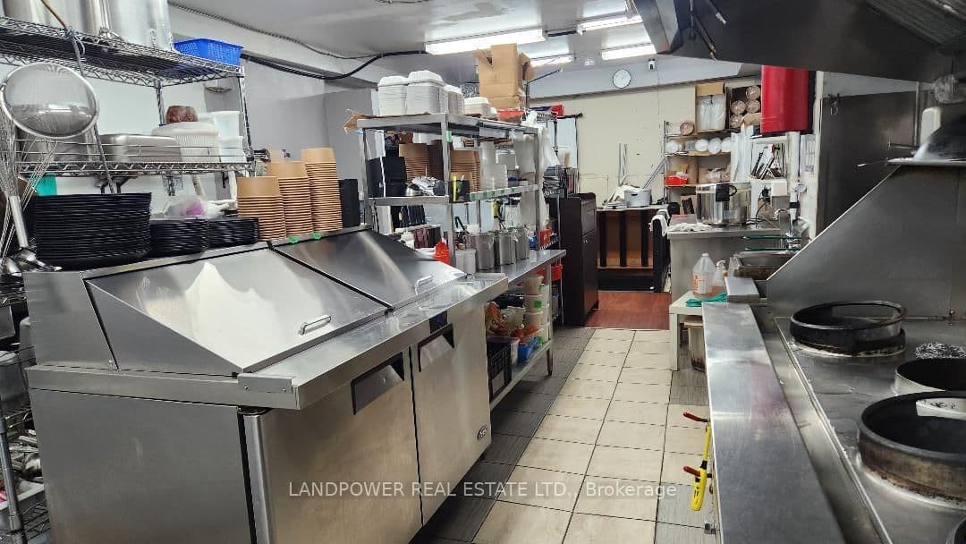 300 Holland Street W, Unit 101 thumbnail 6