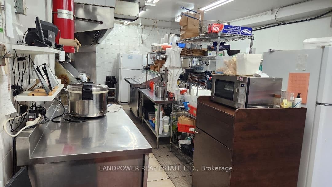 300 Holland Street W, Unit 101 thumbnail 9