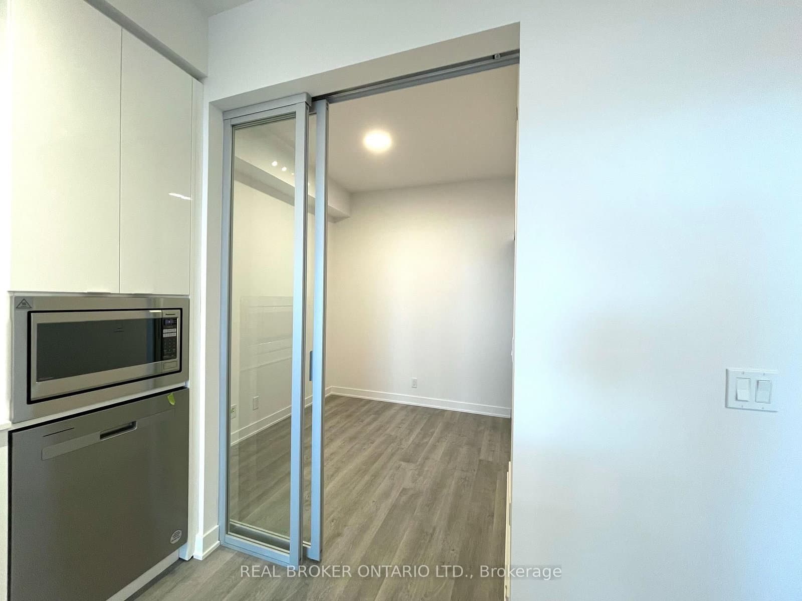 50 Upper Mall Way, Unit 2009 thumbnail 11