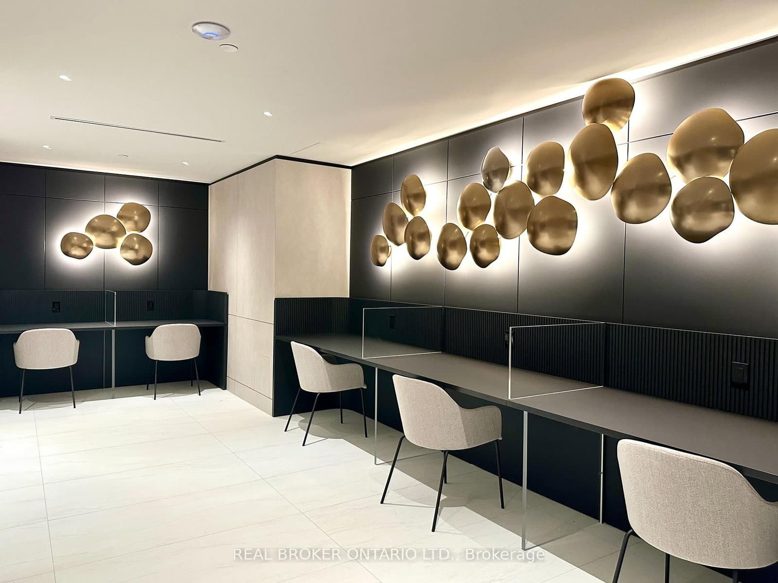 50 Upper Mall Way, Unit 2009 thumbnail 5