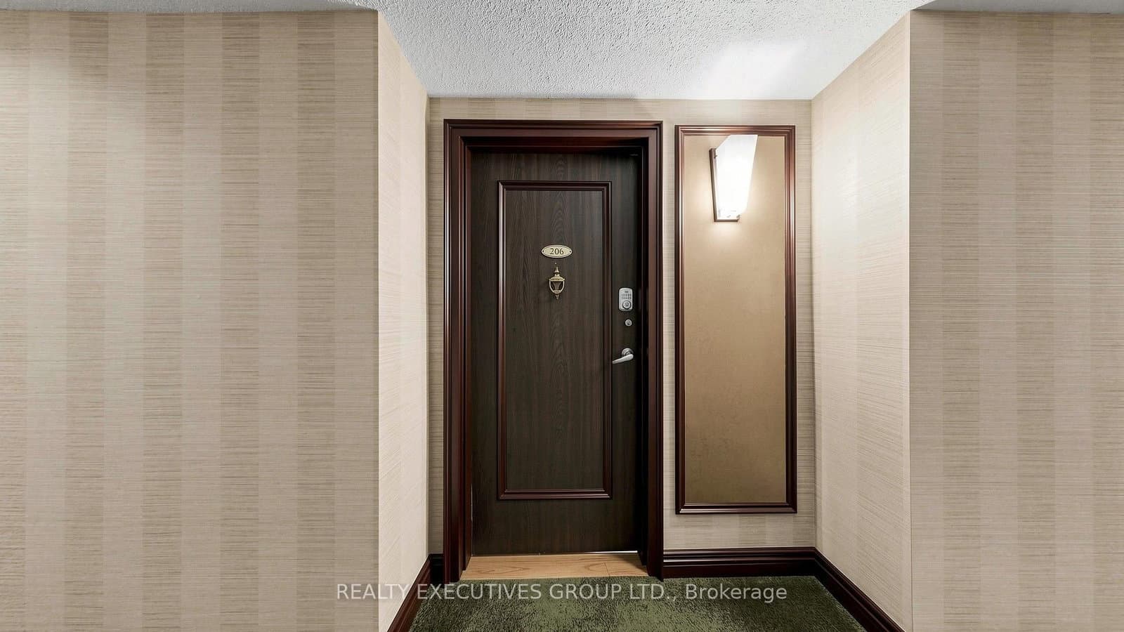 8111 Yonge Street, Unit 206 thumbnail 2