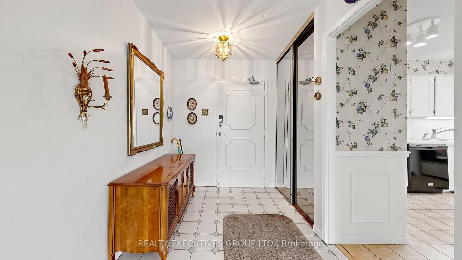8111 Yonge Street, Unit 206 thumbnail 3