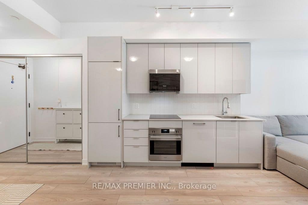 10 Abeja Street, Unit 816 thumbnail 4