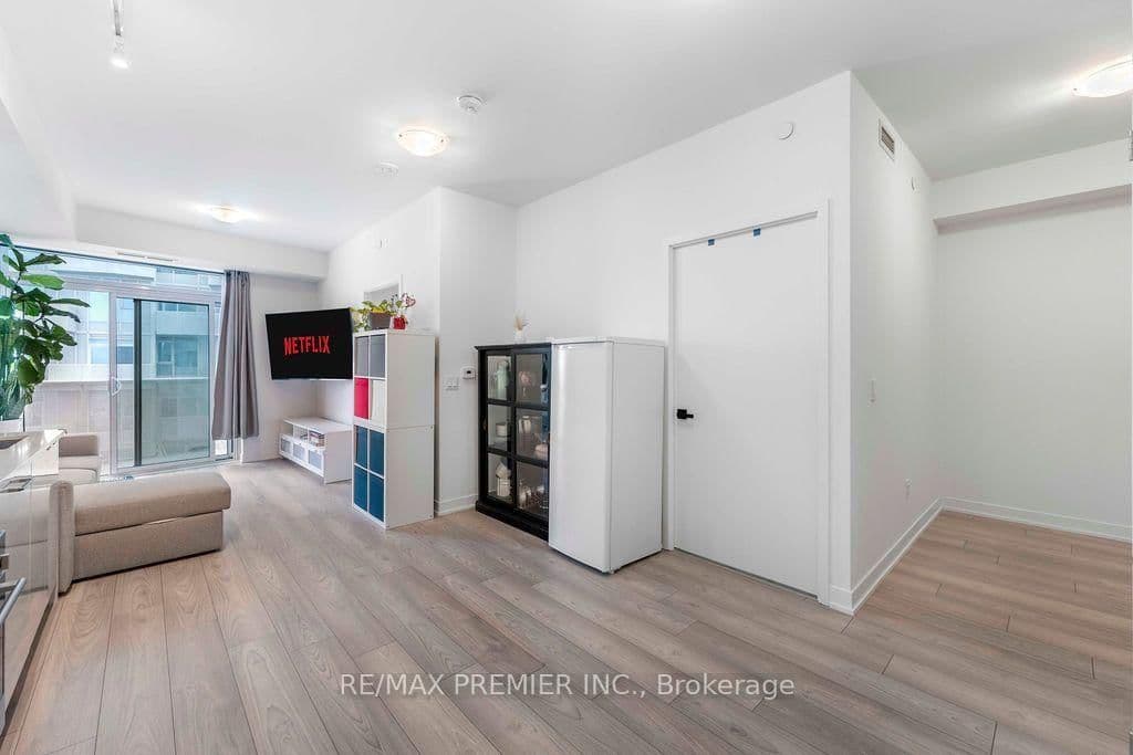 10 Abeja Street, Unit 816 thumbnail 6
