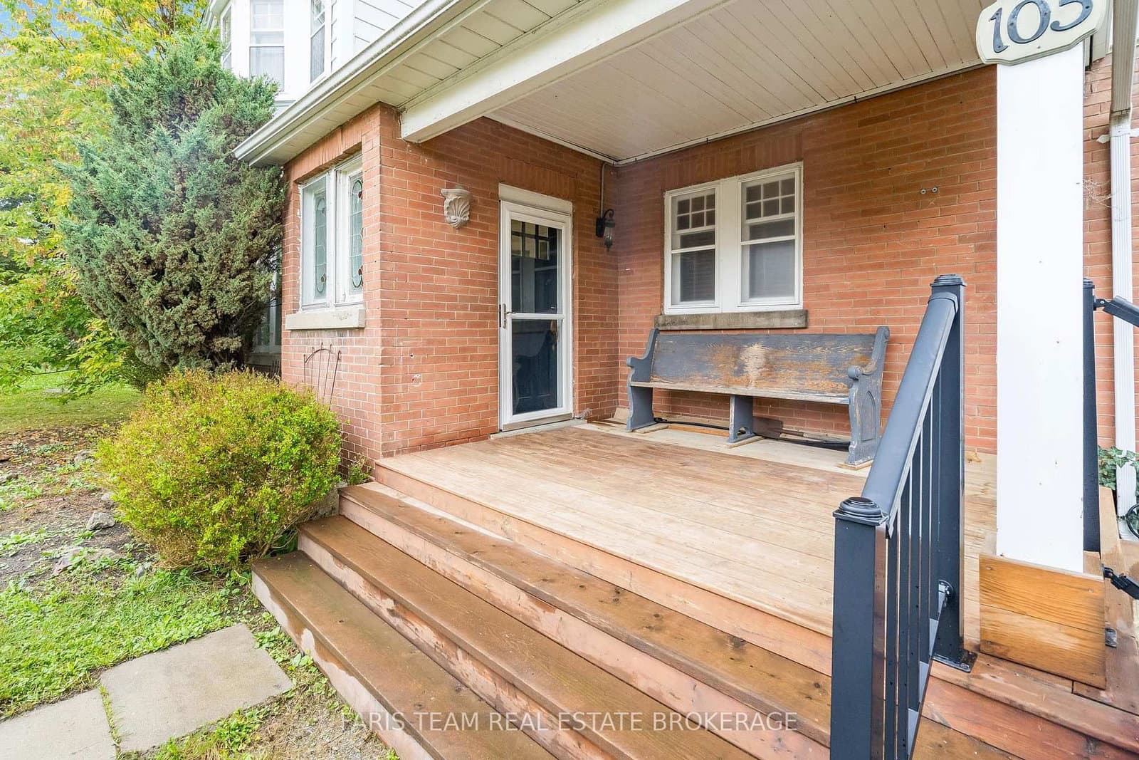 105 Barrie Street thumbnail 4