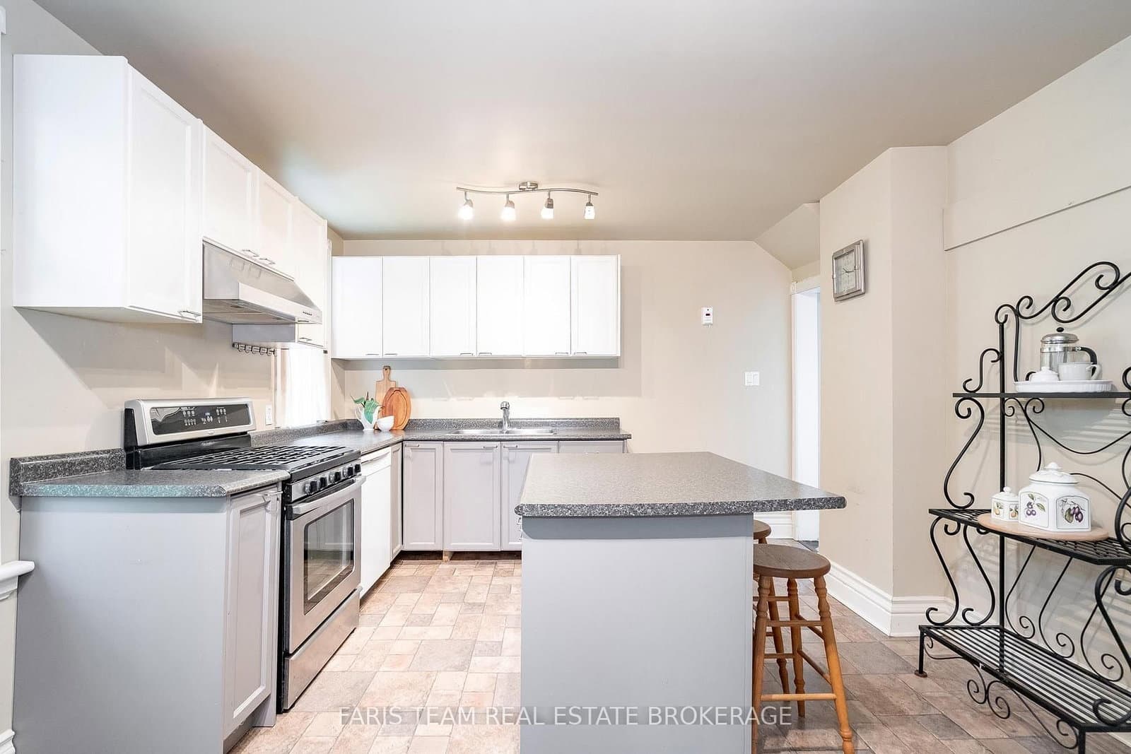 105 Barrie Street thumbnail 6