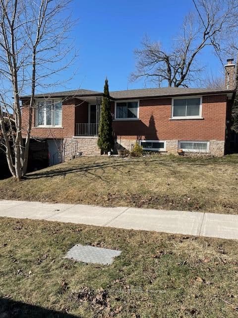 166 Collings Avenue - Image 1