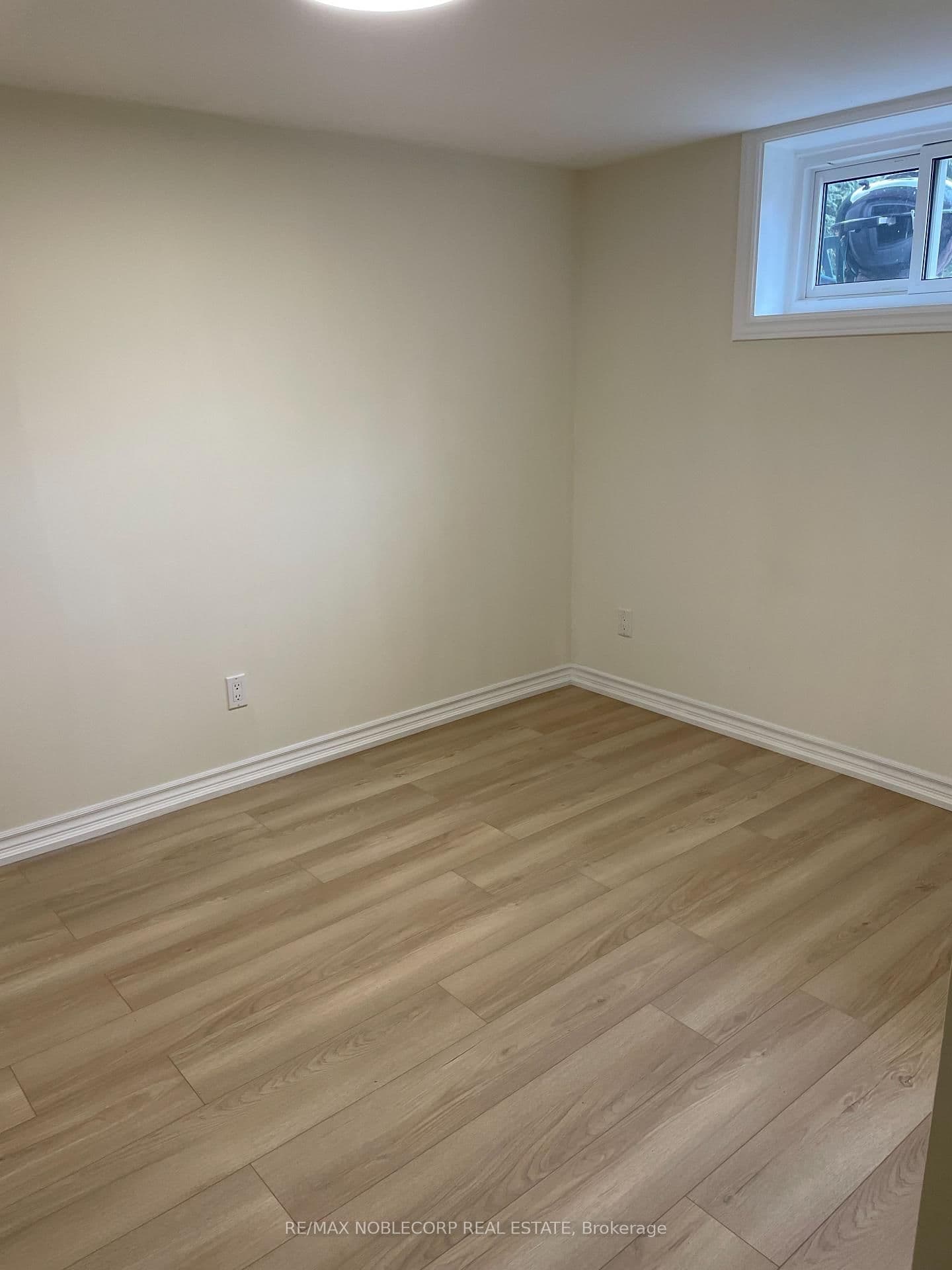 166 Collings Avenue thumbnail 15