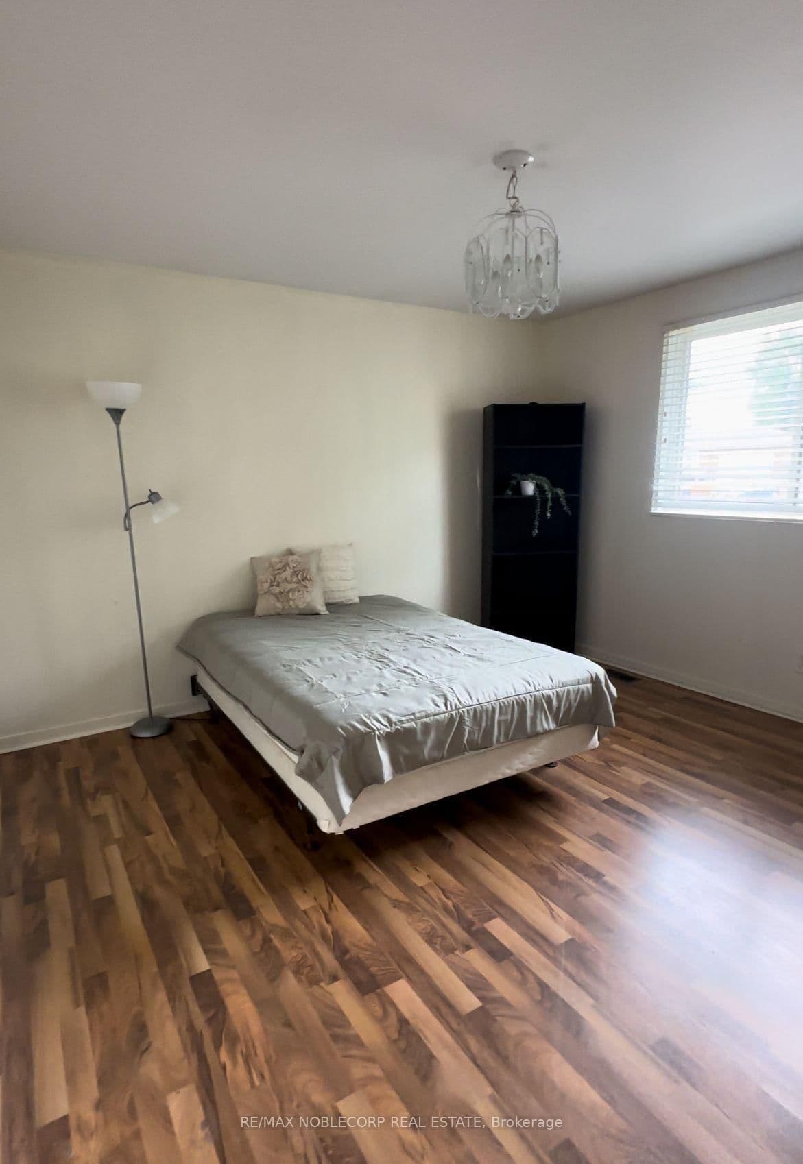 166 Collings Avenue thumbnail 4