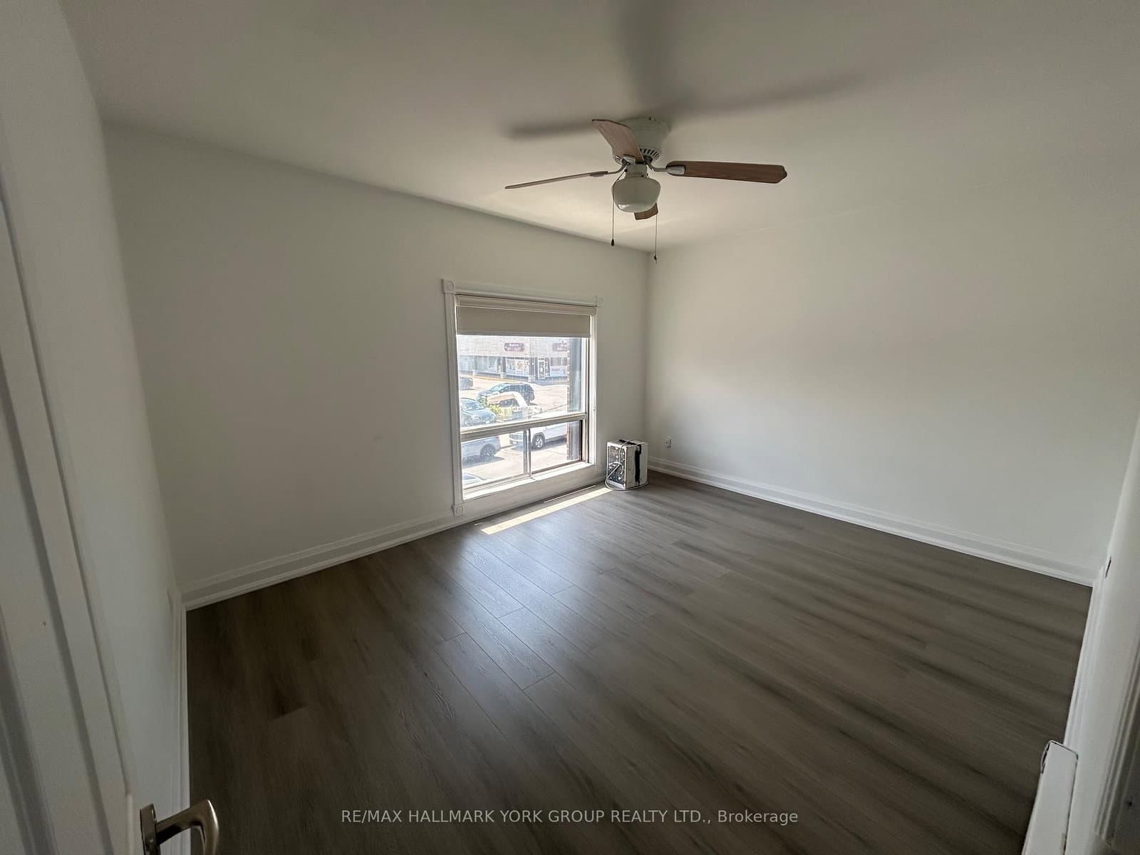 37 Holland Street W, Unit 2 thumbnail 3