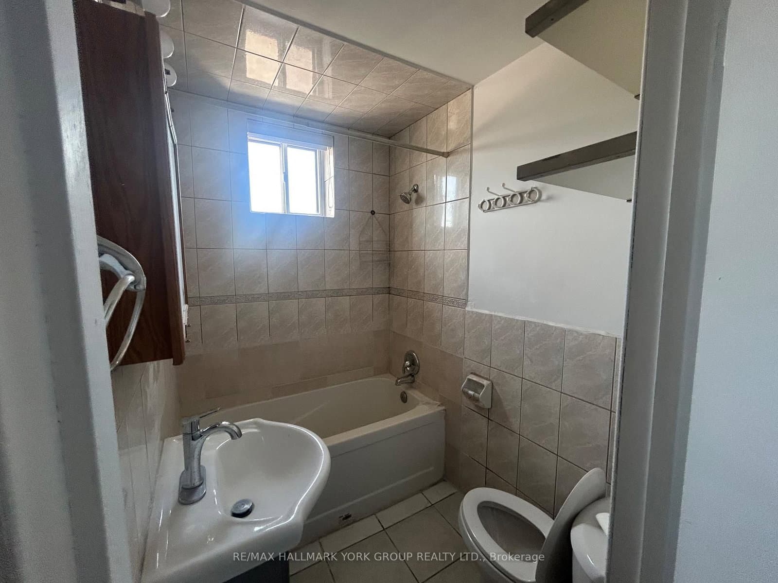 37 Holland Street W, Unit 2 thumbnail 4
