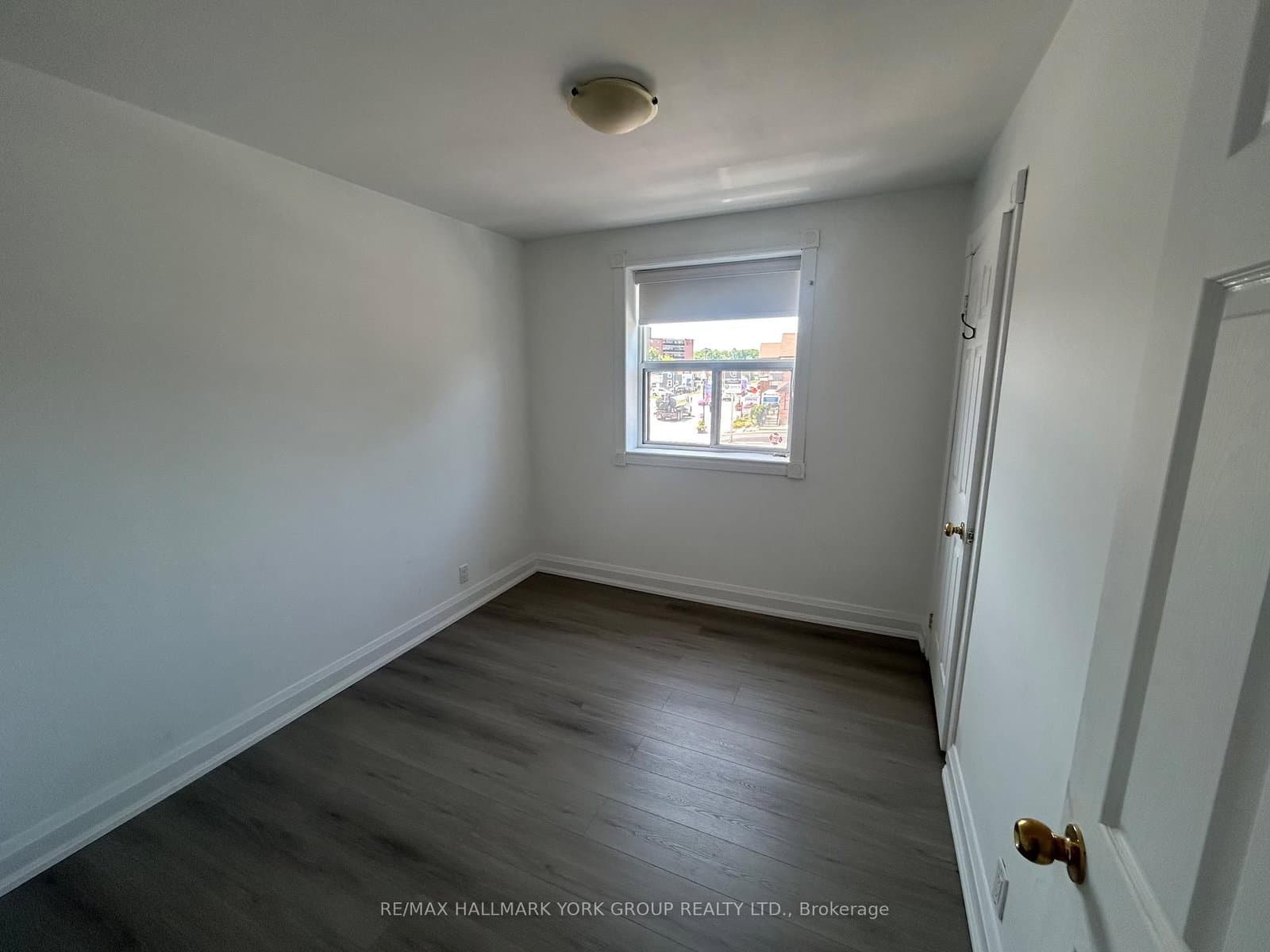 37 Holland Street W, Unit 2 thumbnail 5