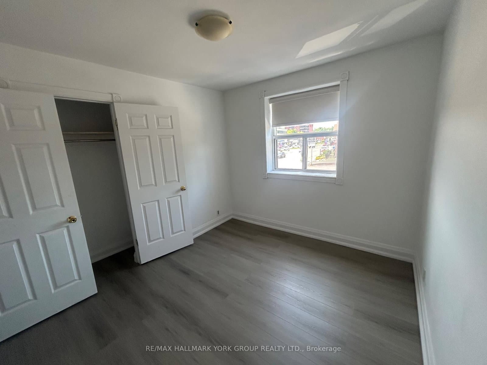 37 Holland Street W, Unit 2 thumbnail 6