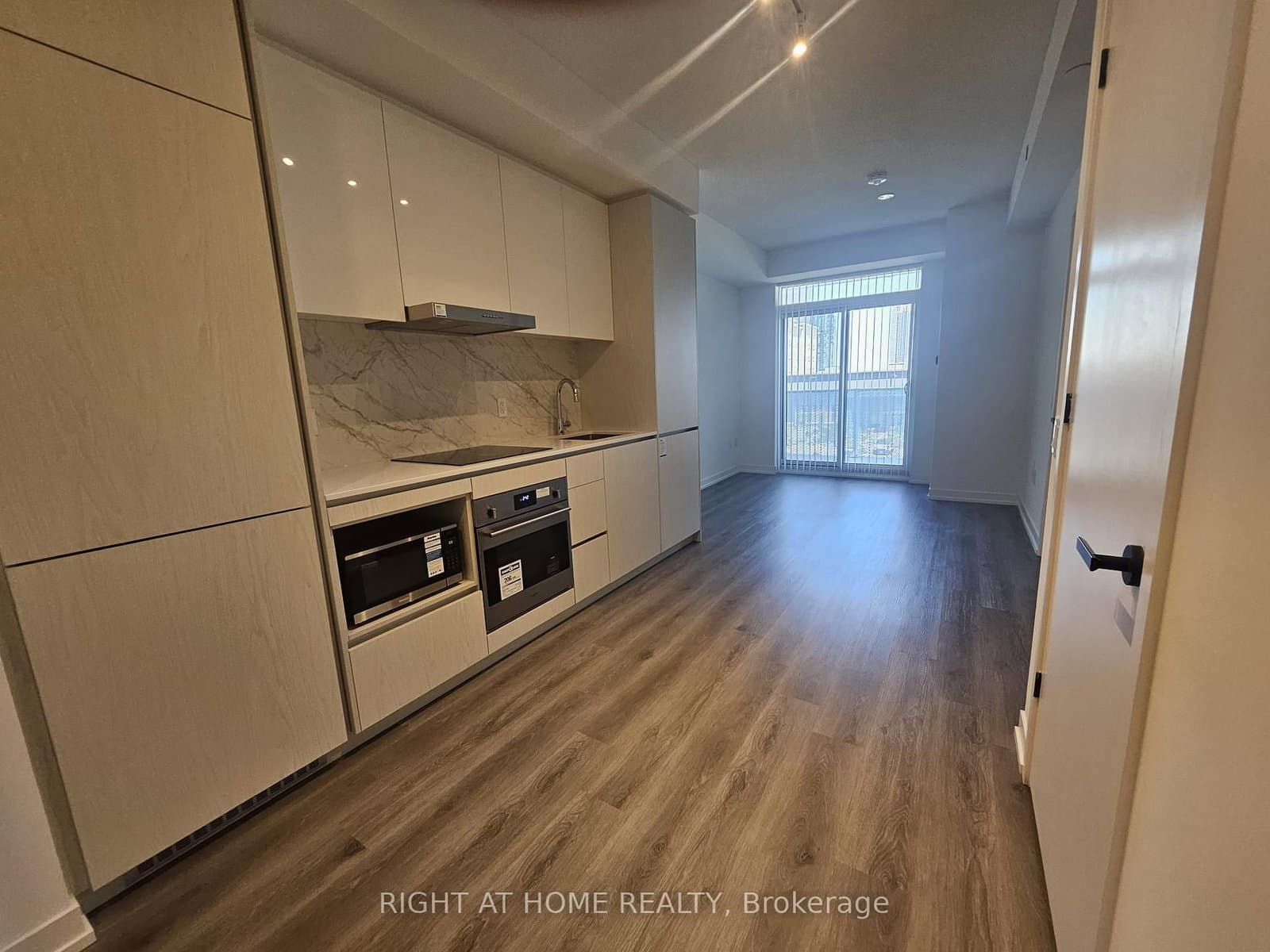 28 Interchange Way, Unit 316 thumbnail 10