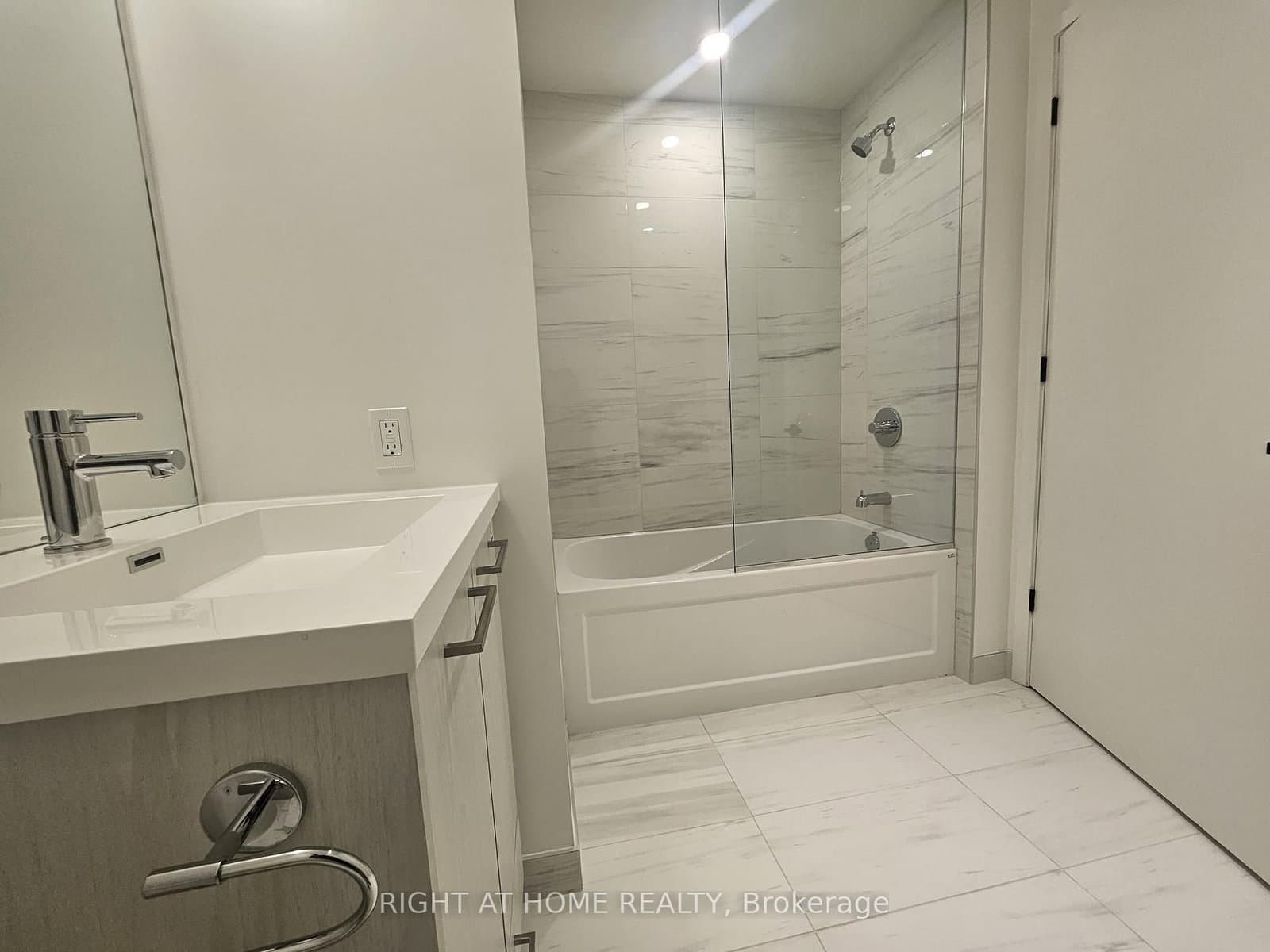 28 Interchange Way, Unit 316 thumbnail 12