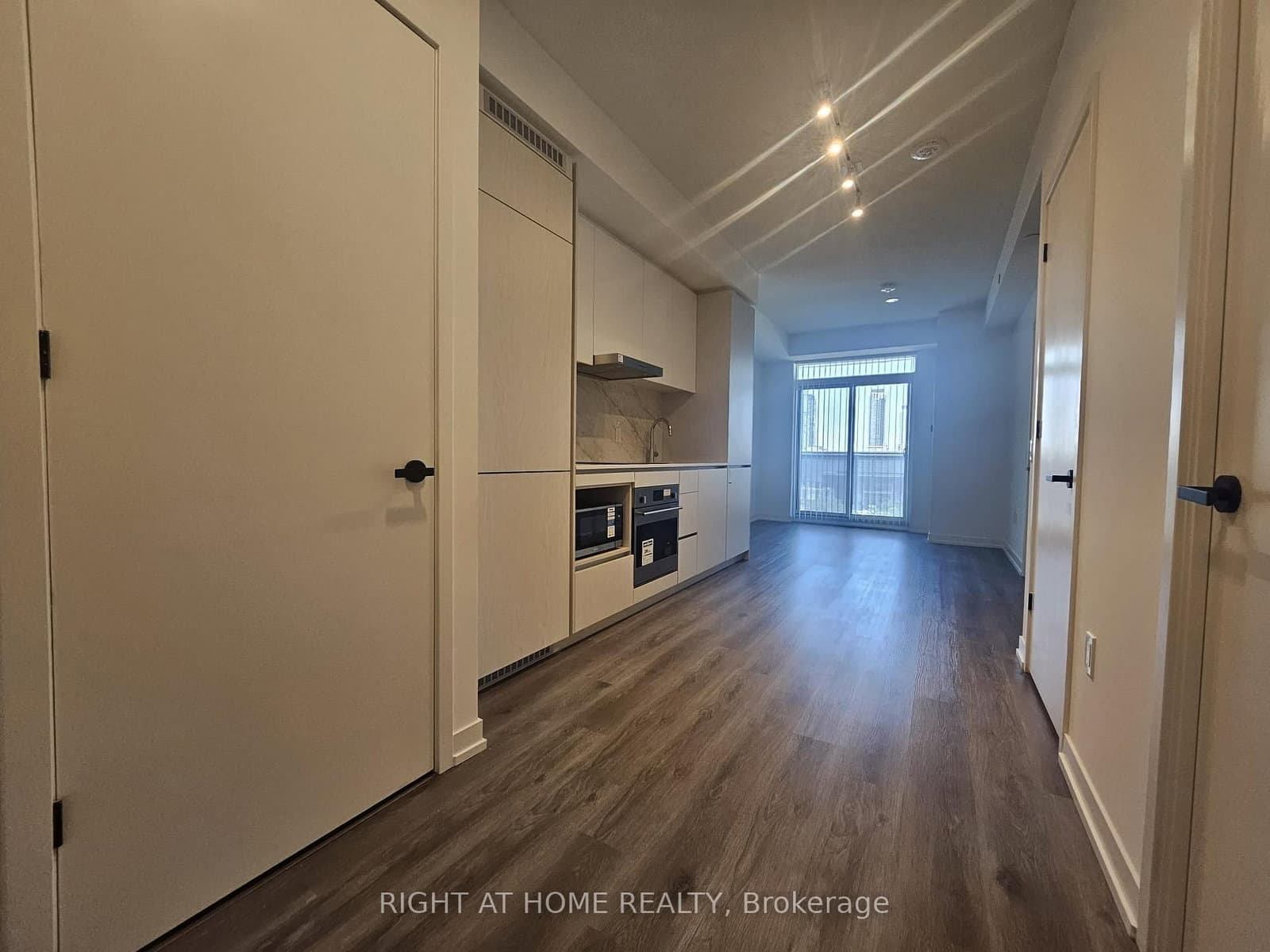 28 Interchange Way, Unit 316 thumbnail 13