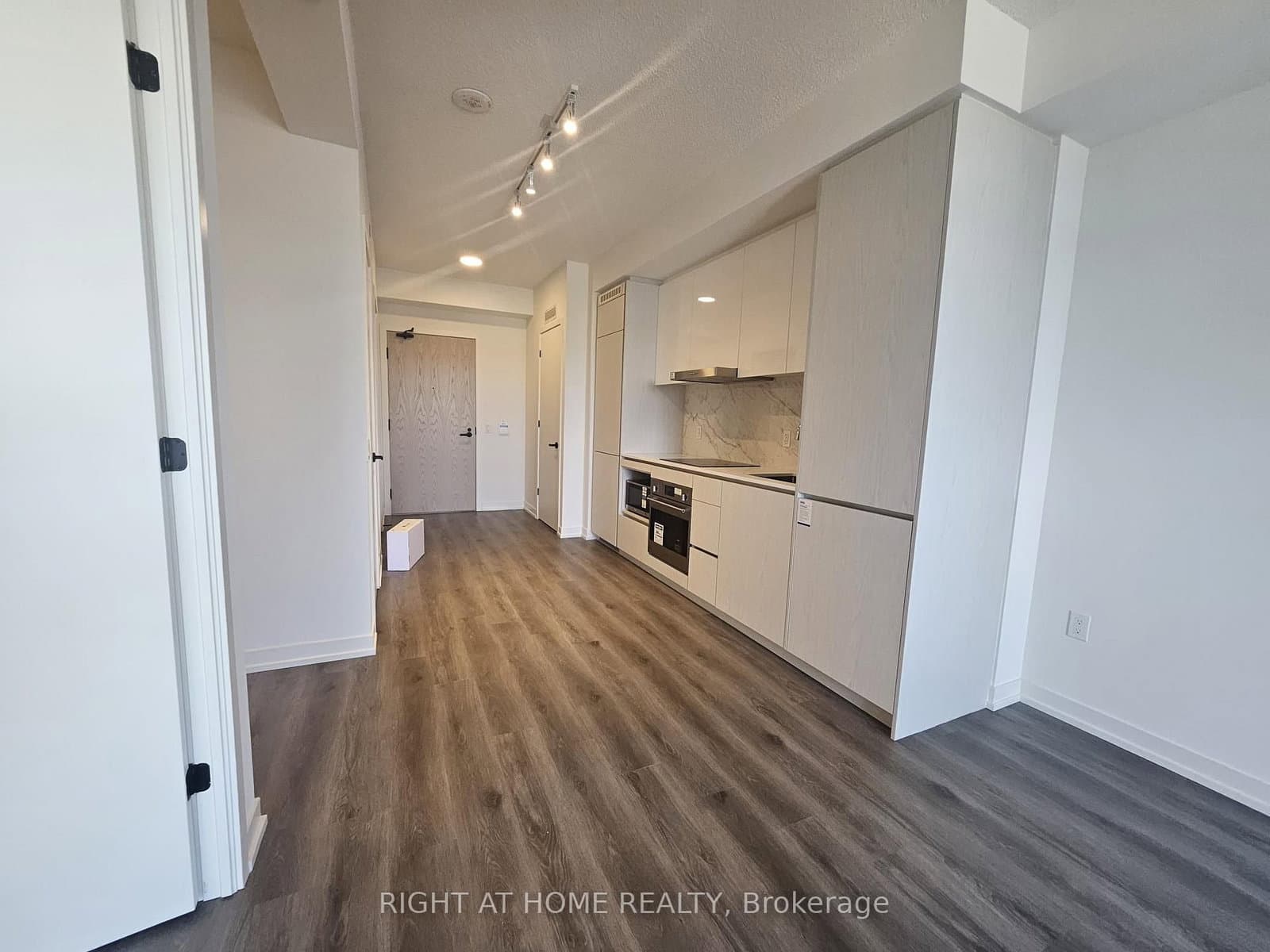28 Interchange Way, Unit 316 thumbnail 5
