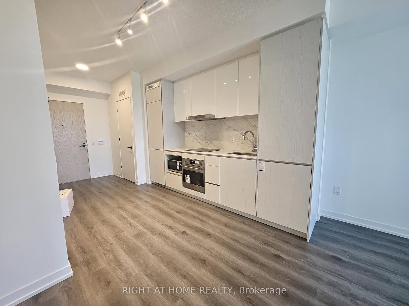 28 Interchange Way, Unit 316 thumbnail 8
