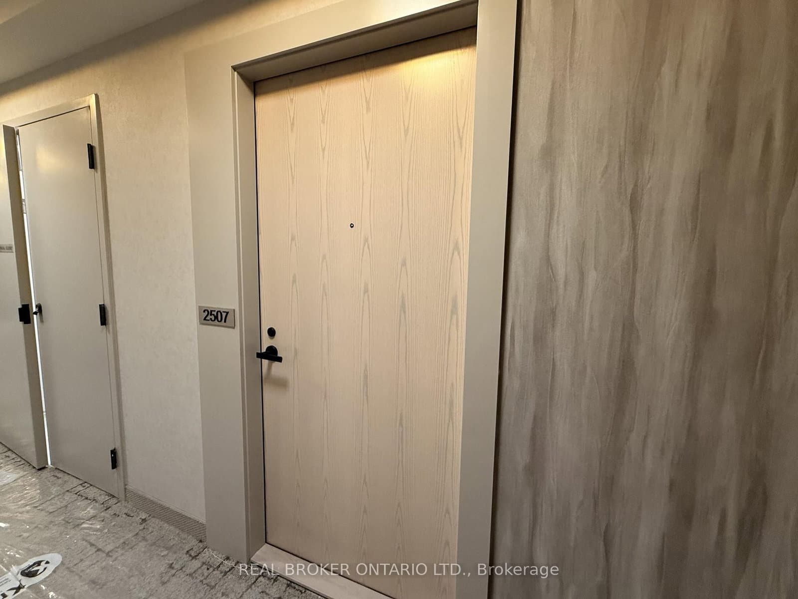 28 Interchange Way, Unit 2507 thumbnail 5