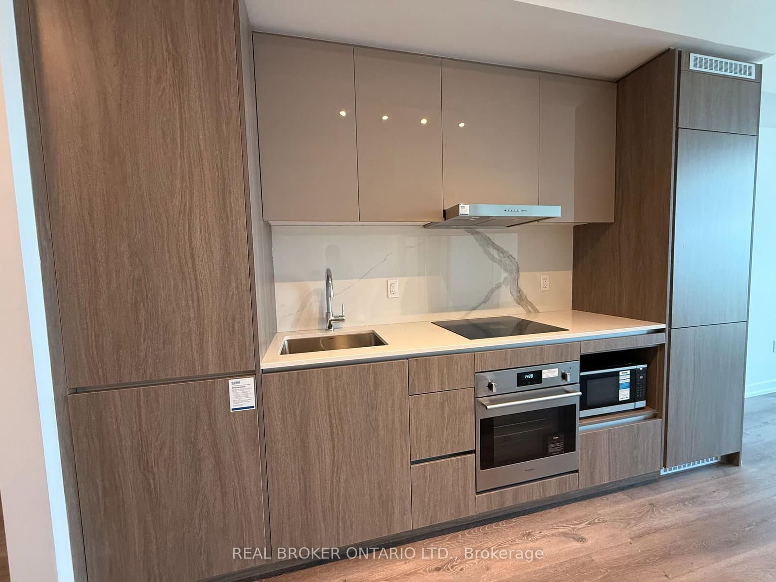 28 Interchange Way, Unit 2507 thumbnail 8
