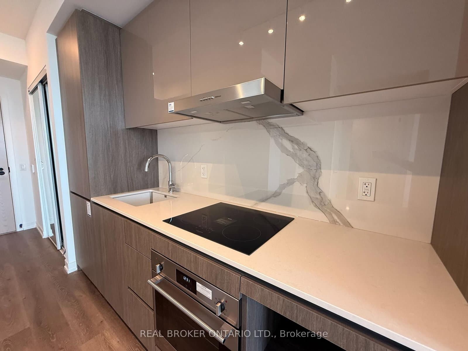 28 Interchange Way, Unit 2507 thumbnail 9