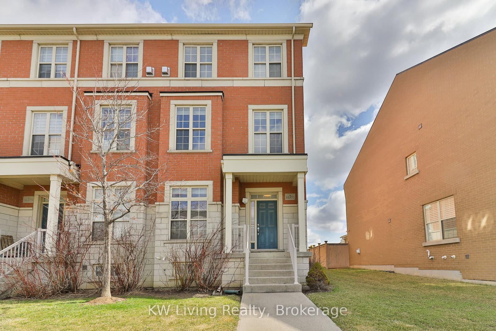 10373 Woodbine Avenue thumbnail 2