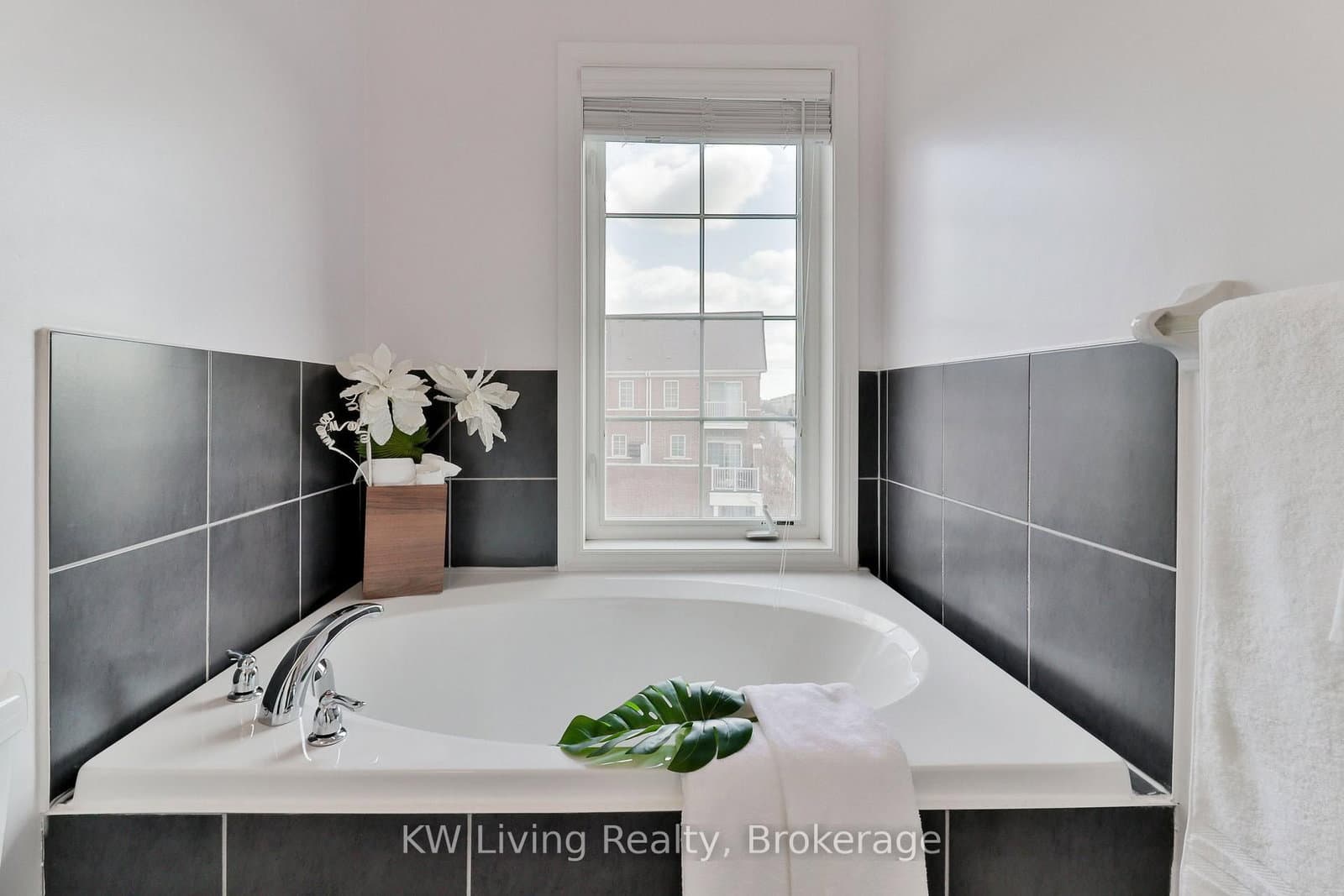 10373 Woodbine Avenue thumbnail 43