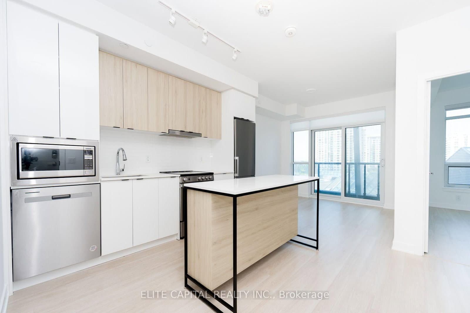 50 Upper Mall Way, Unit 428 thumbnail 3