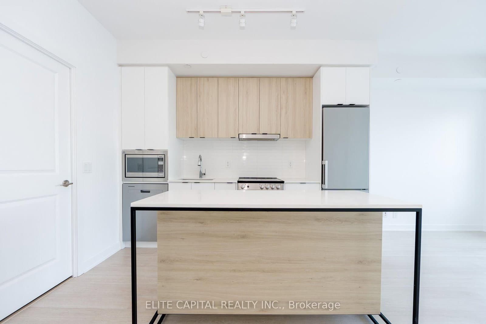 50 Upper Mall Way, Unit 428 thumbnail 4