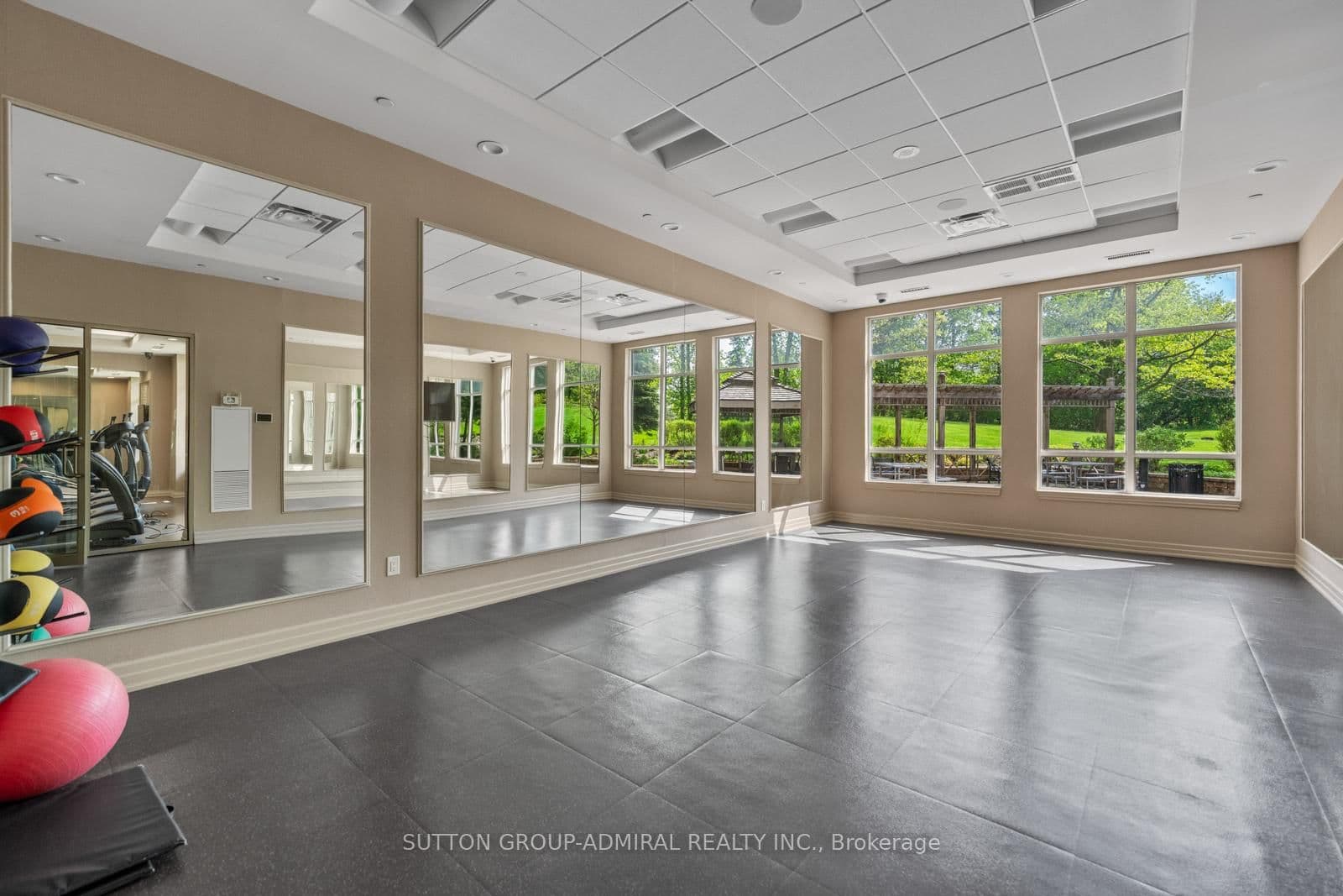 9255 Jane Street, Unit 215 thumbnail 24