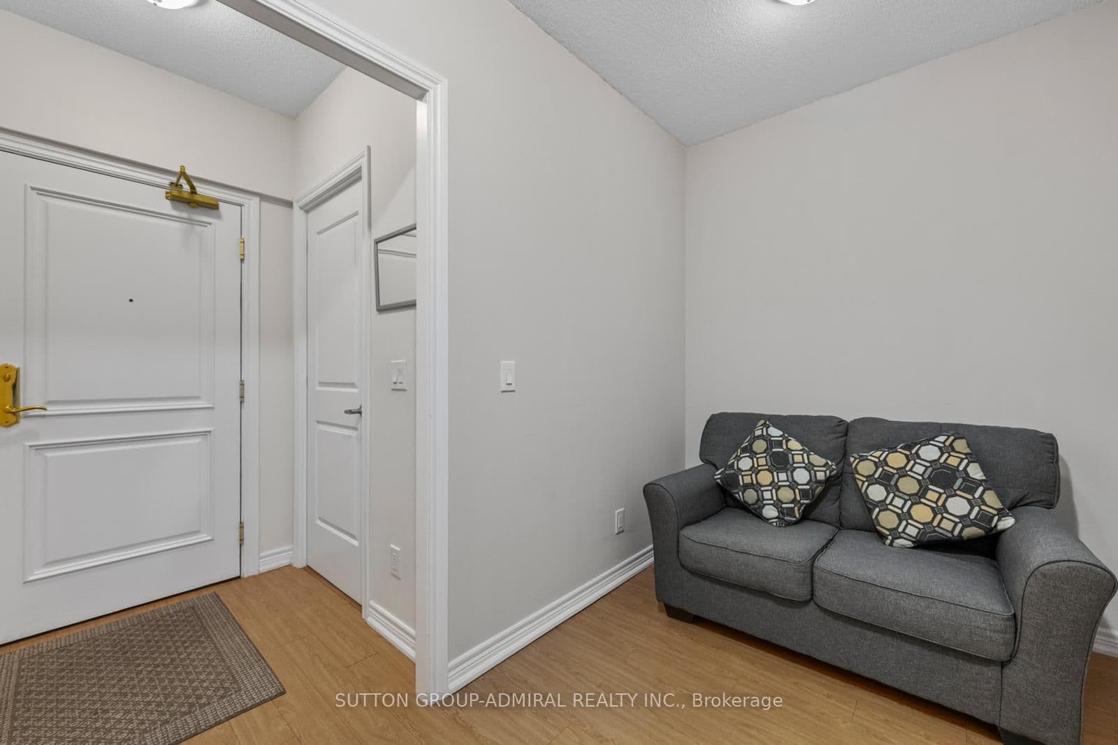 9255 Jane Street, Unit 215 thumbnail 3