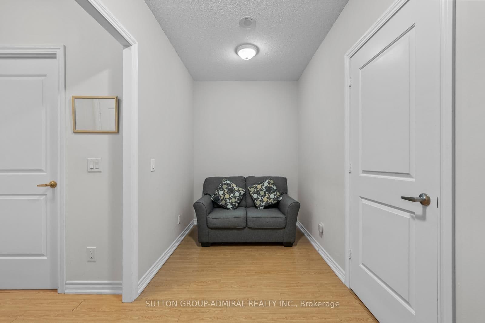 9255 Jane Street, Unit 215 thumbnail 4
