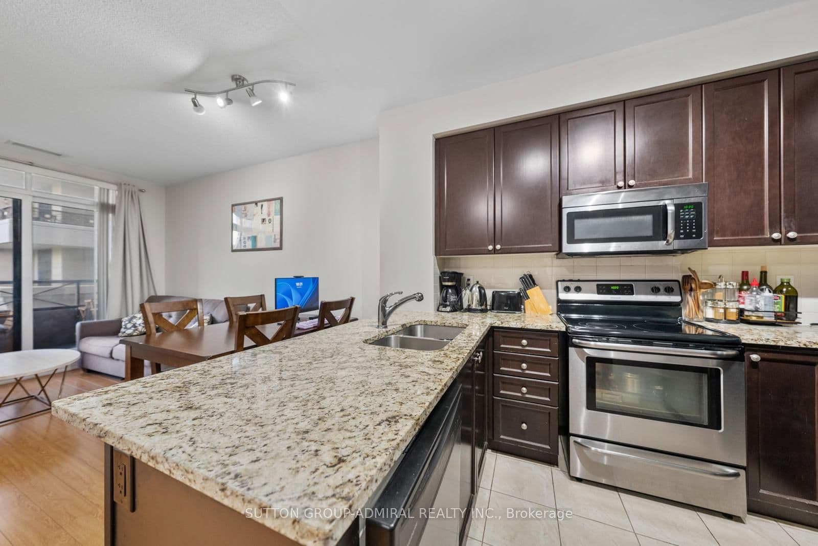 9255 Jane Street, Unit 215 thumbnail 5