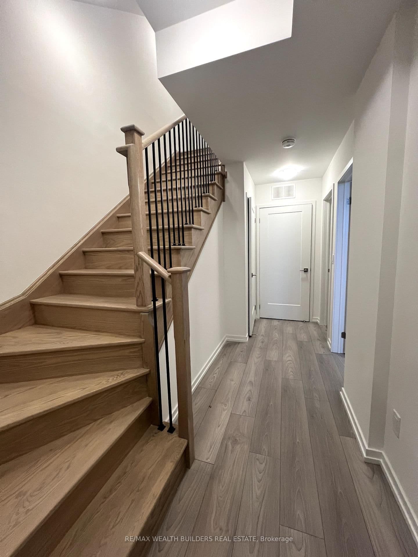16 Lytham Green Circle, Unit 6 thumbnail 12
