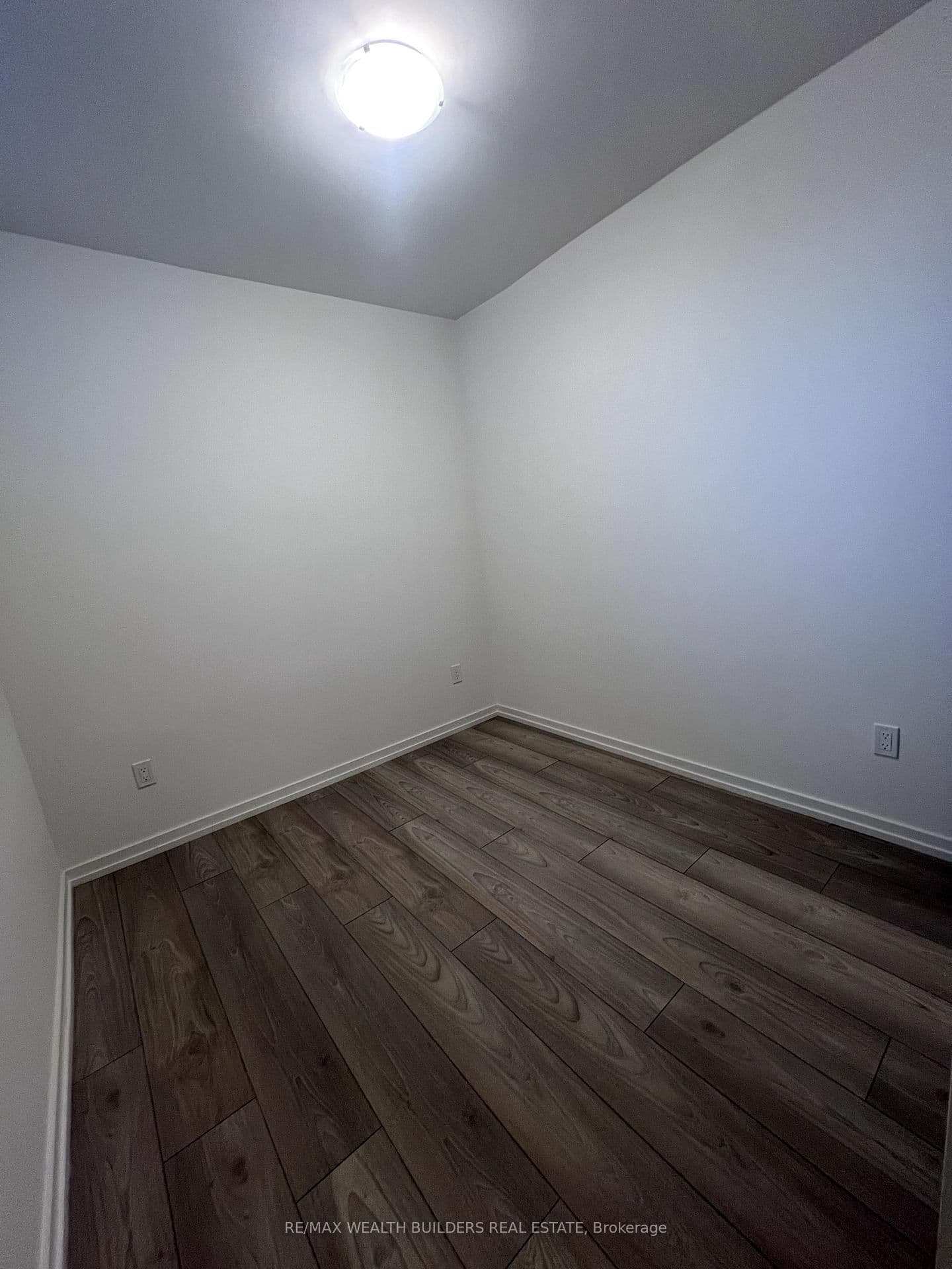 16 Lytham Green Circle, Unit 6 thumbnail 15