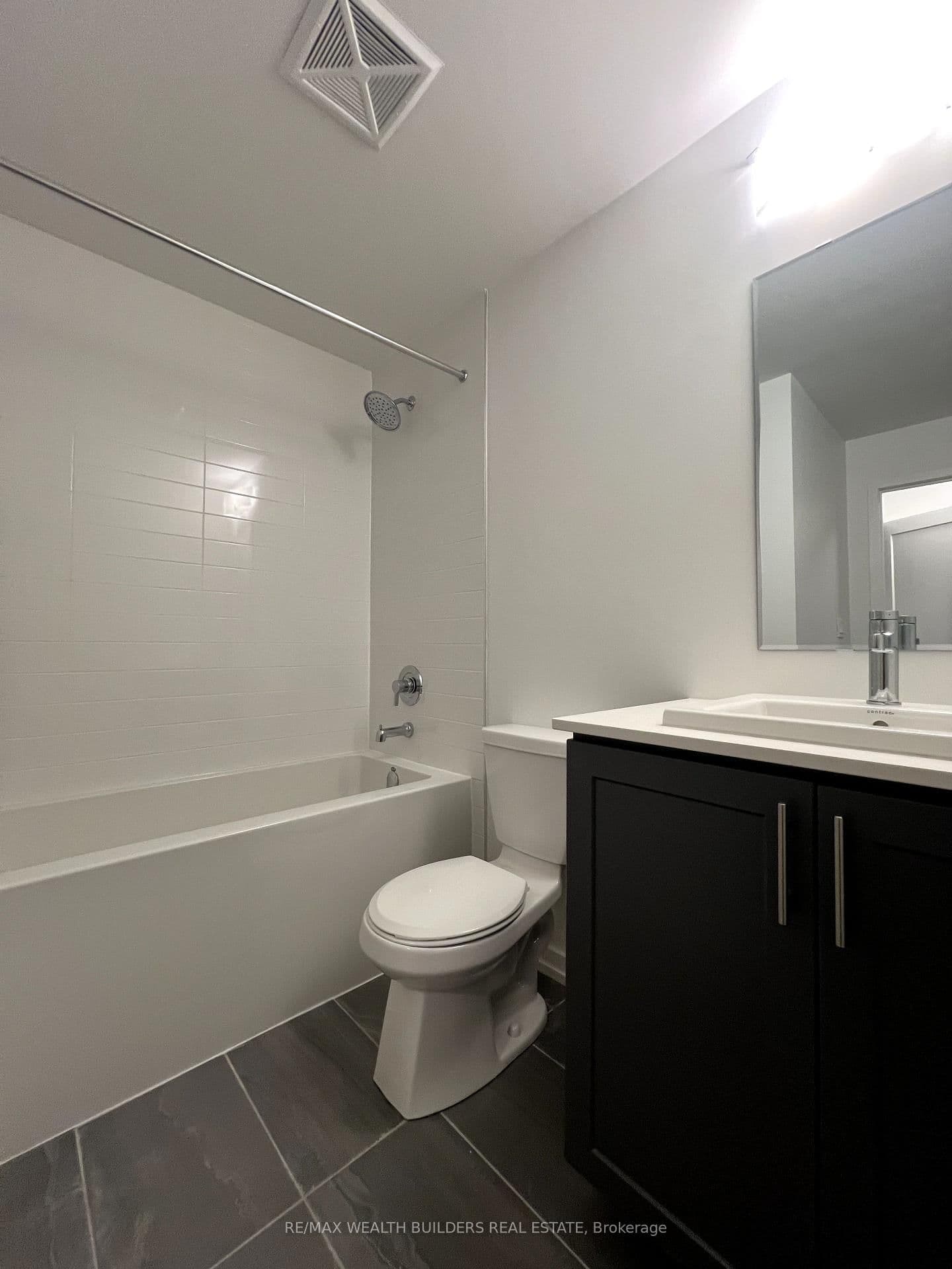 16 Lytham Green Circle, Unit 6 thumbnail 17