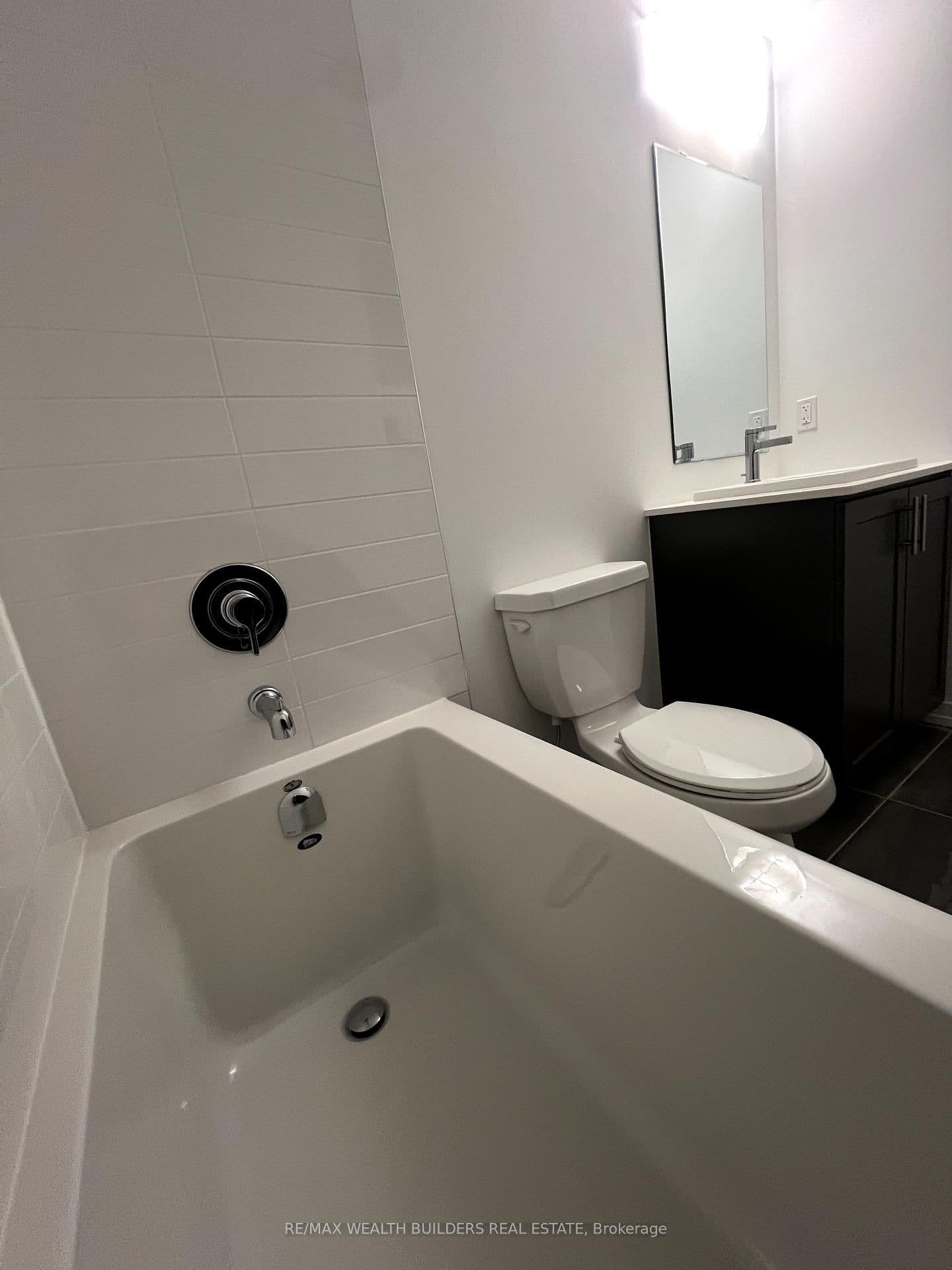 16 Lytham Green Circle, Unit 6 thumbnail 18